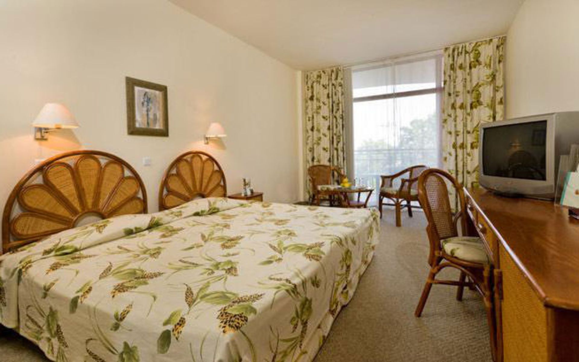 هتل هلیوس اسپا (Helios Spa Hotel)