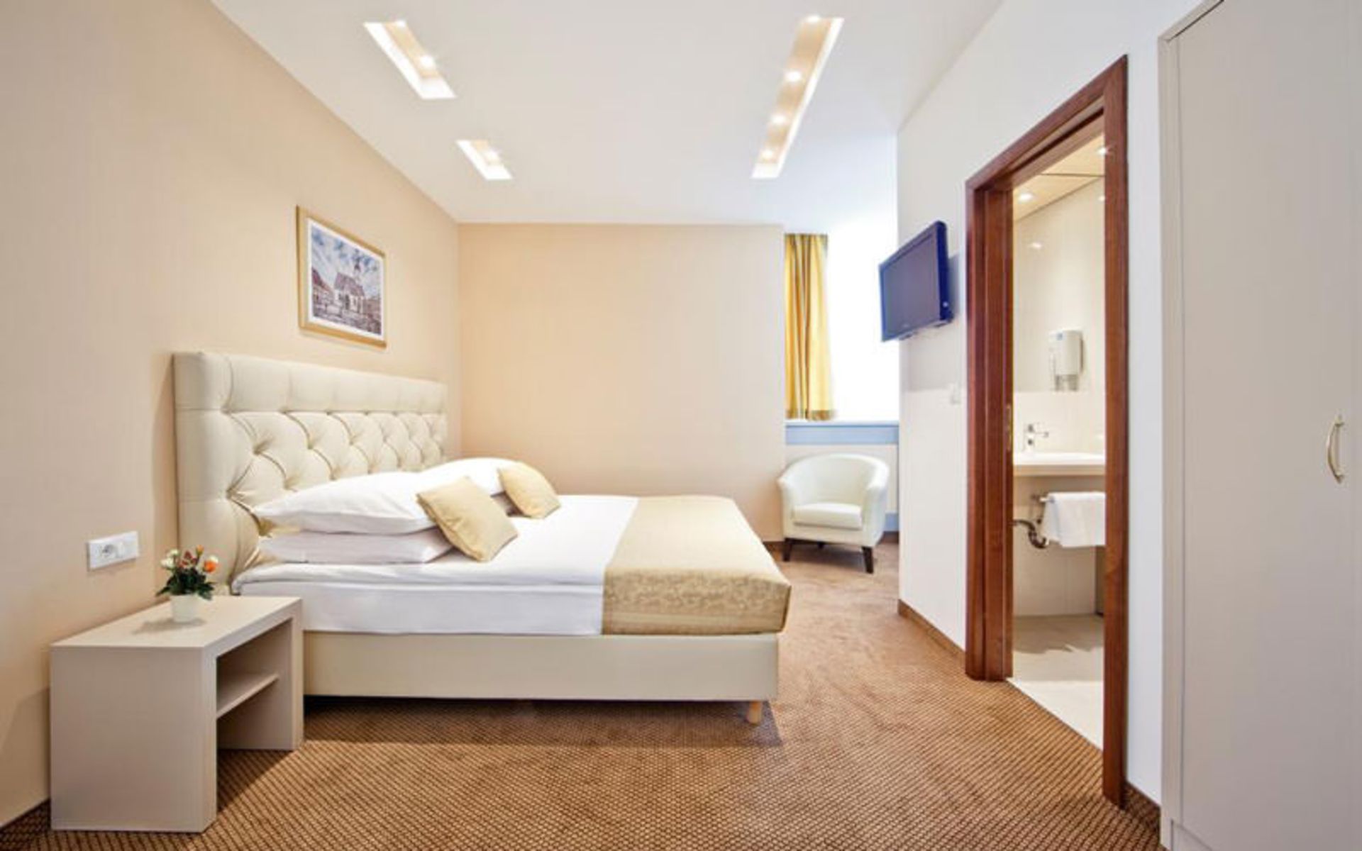 هتل سنترال (Hotel Central)