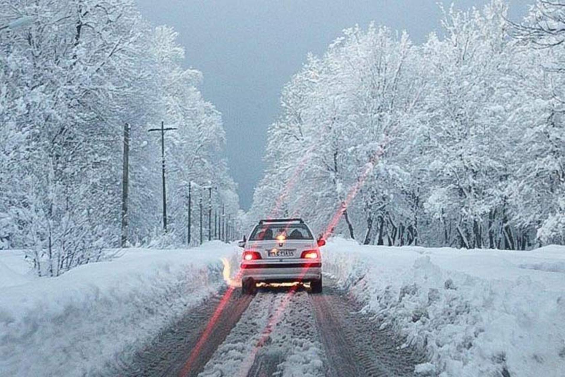  بارش برف در مسیرهای هراز و فیروزکوه