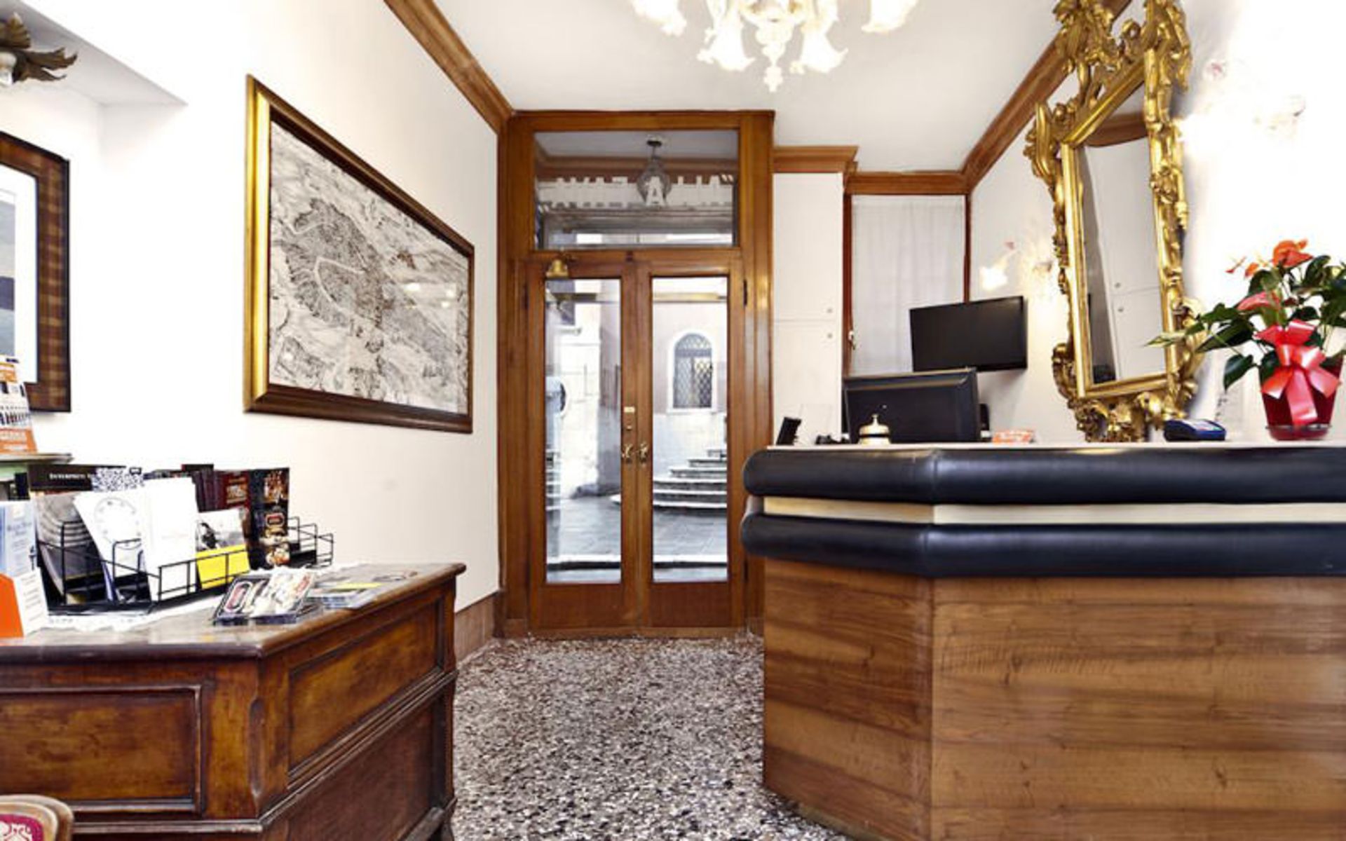 هتل آلا فاوا (Hotel Alla Fava)