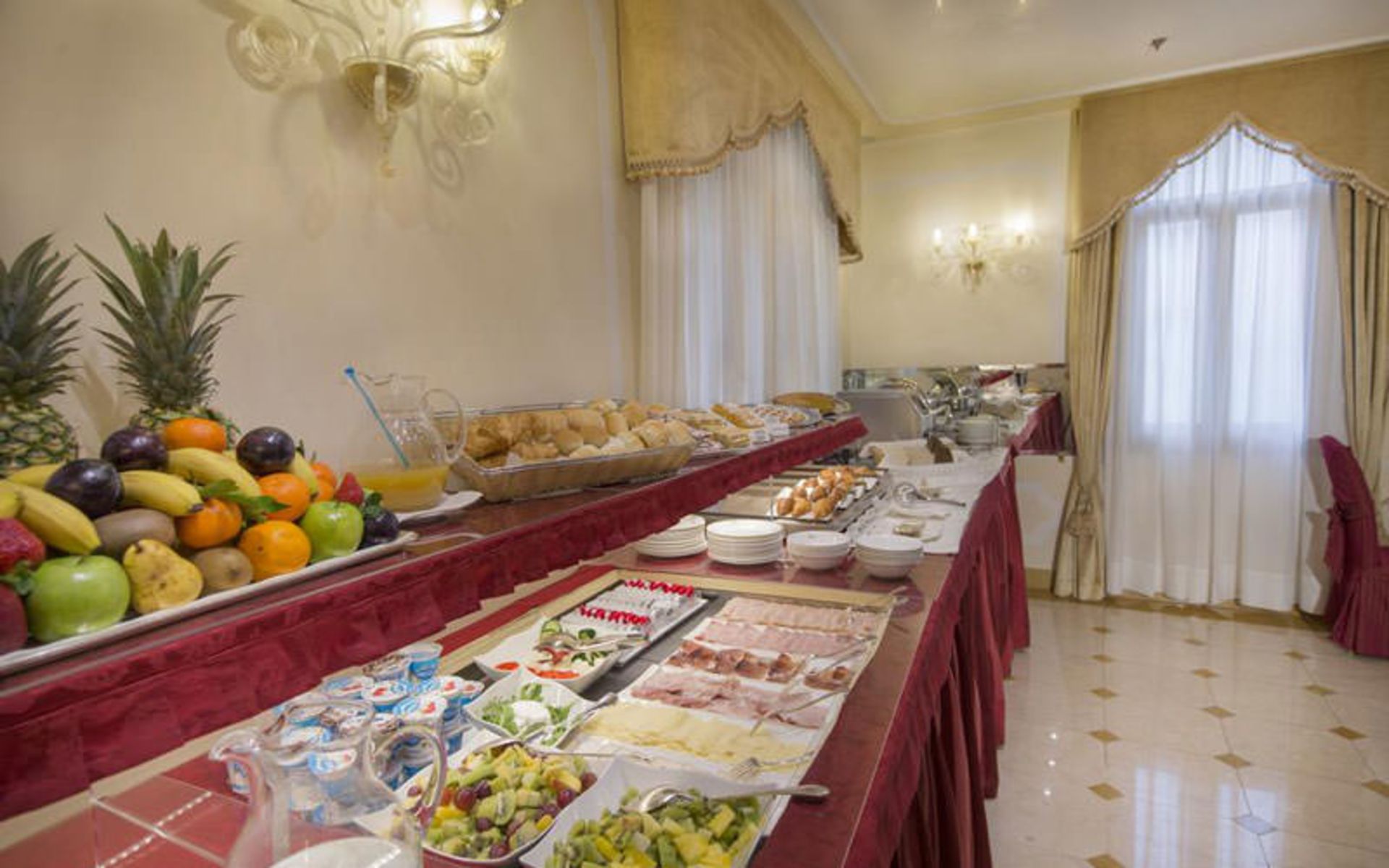 هتل آلا کُمِدیا (Hotel A La Commedia)