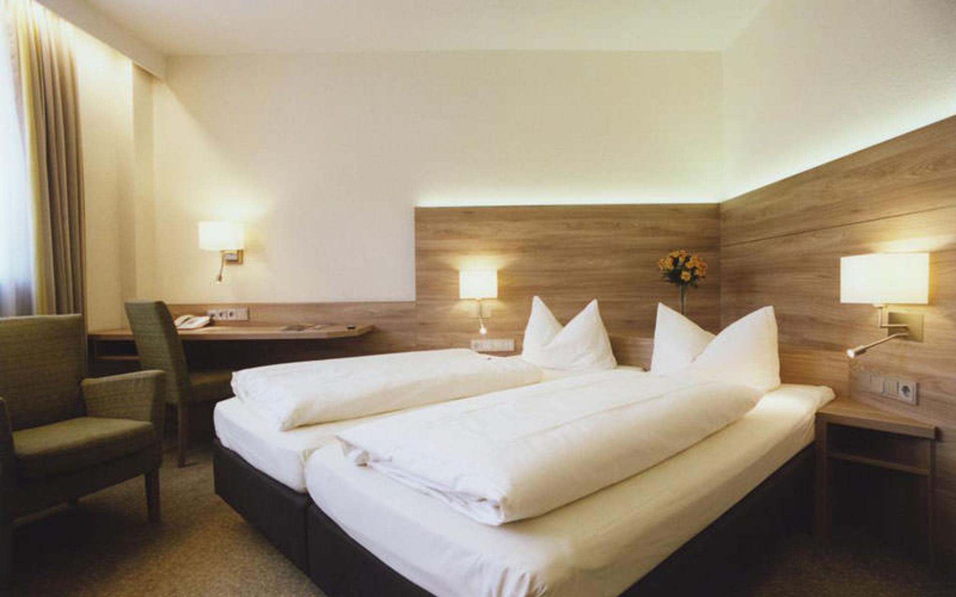 هتل جیدرمن (Hotel Jedermann)