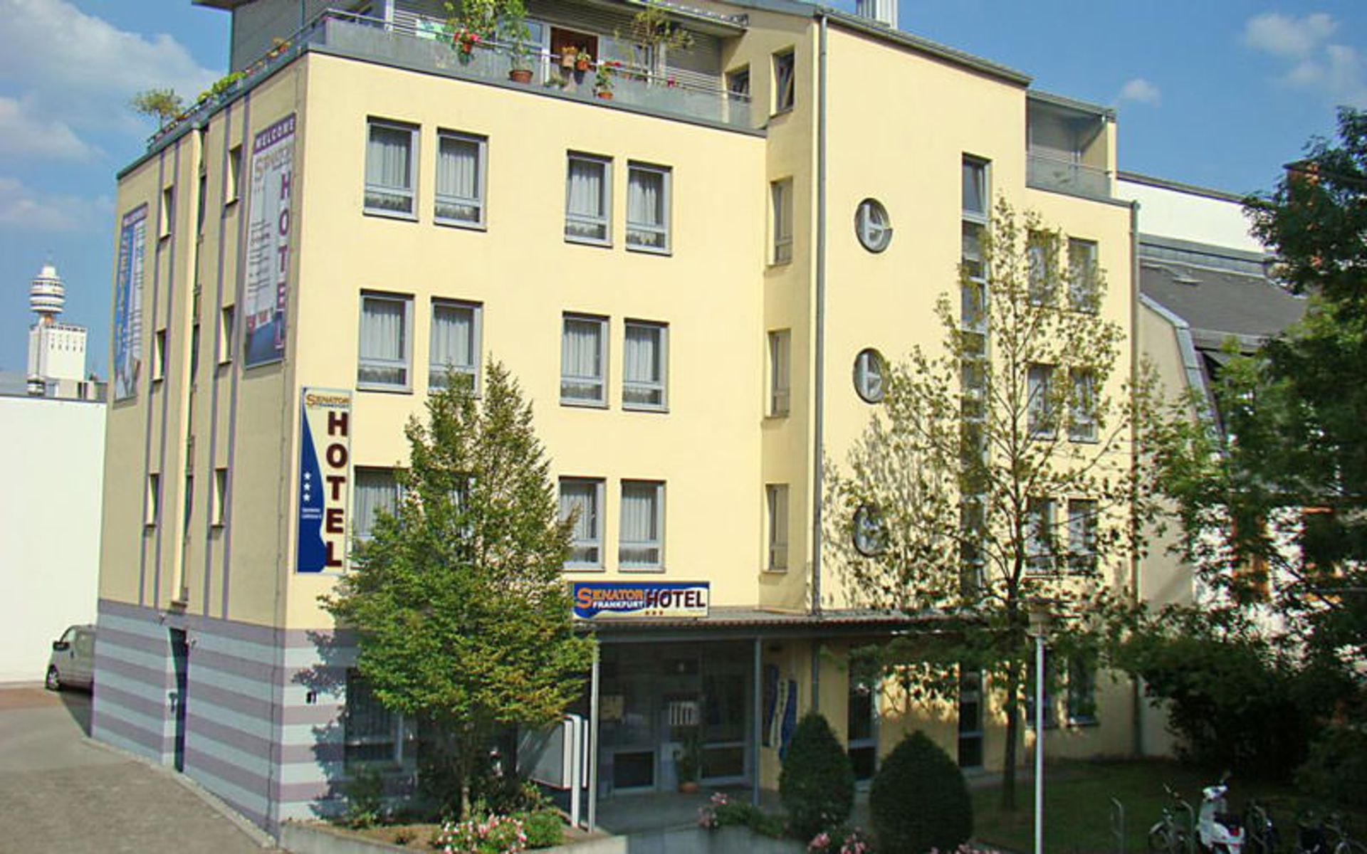 هتل سناتور (Senator Hotel)