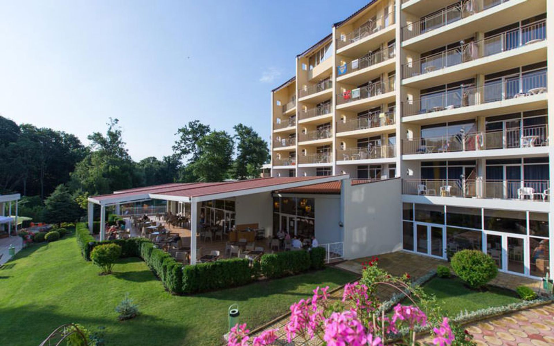 هتل اسمارتلاین مادارا (Smartline Madara Hotel)