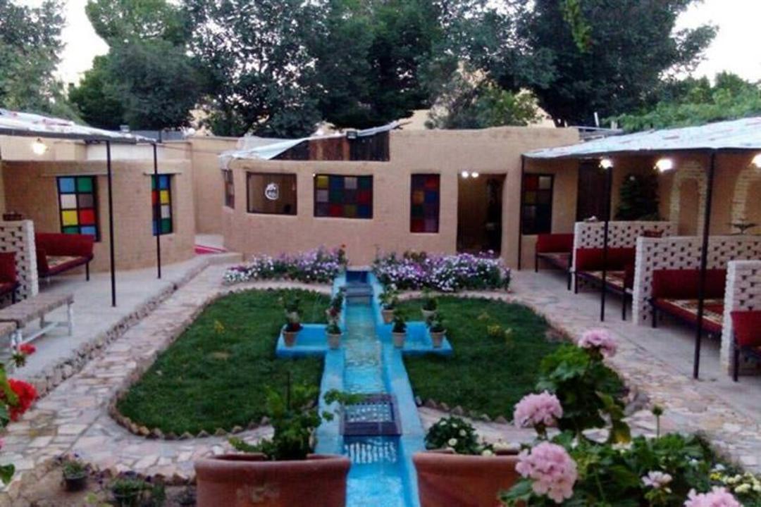 سفره خانه چوبین