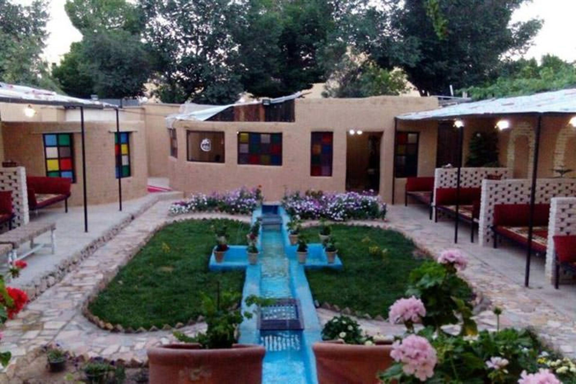سفره خانه چوبین