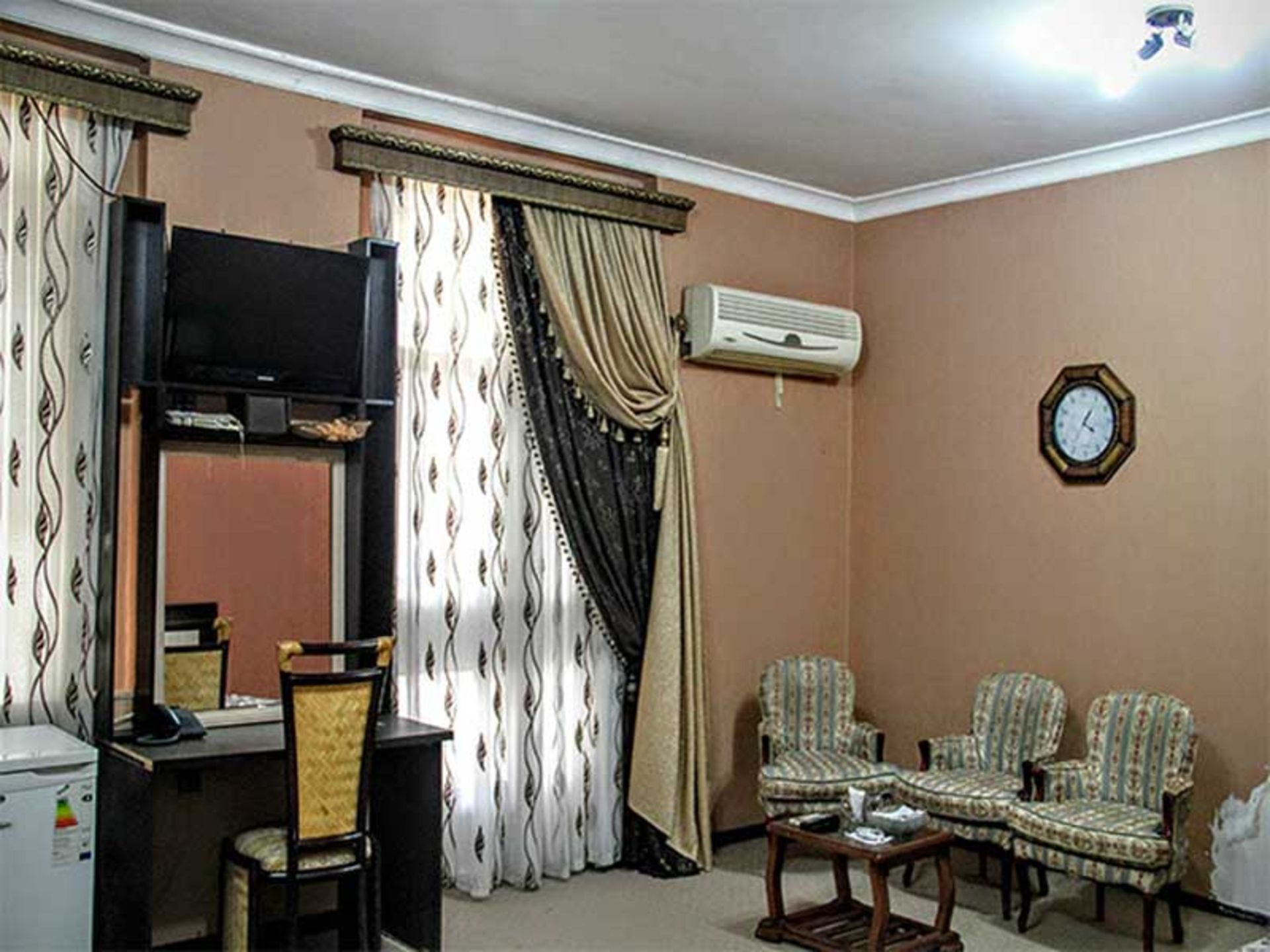 هتل باغ معین