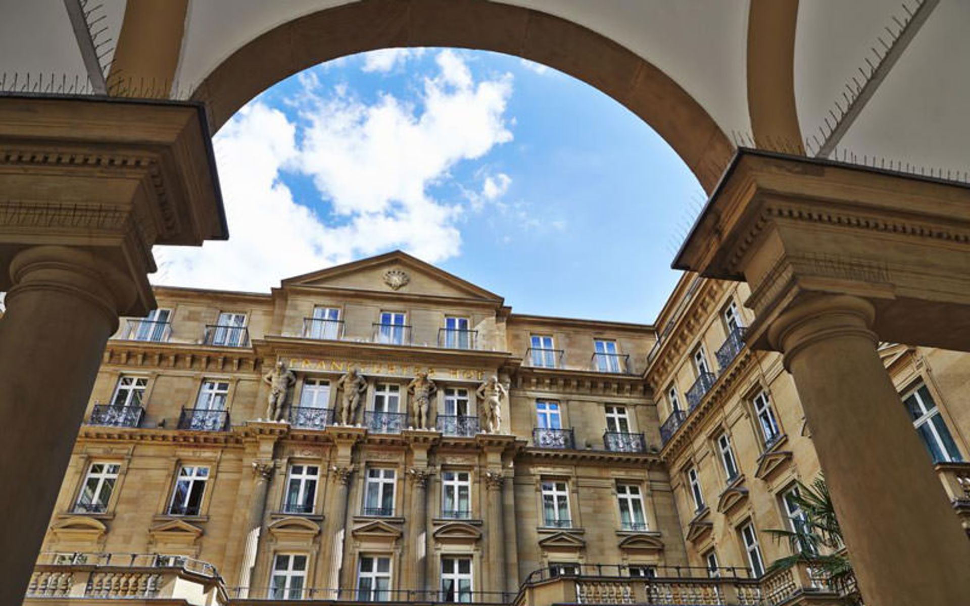 هتل استیگنبرگ فرانکفورت هوف (Steigenberger Frankfurter Hof)