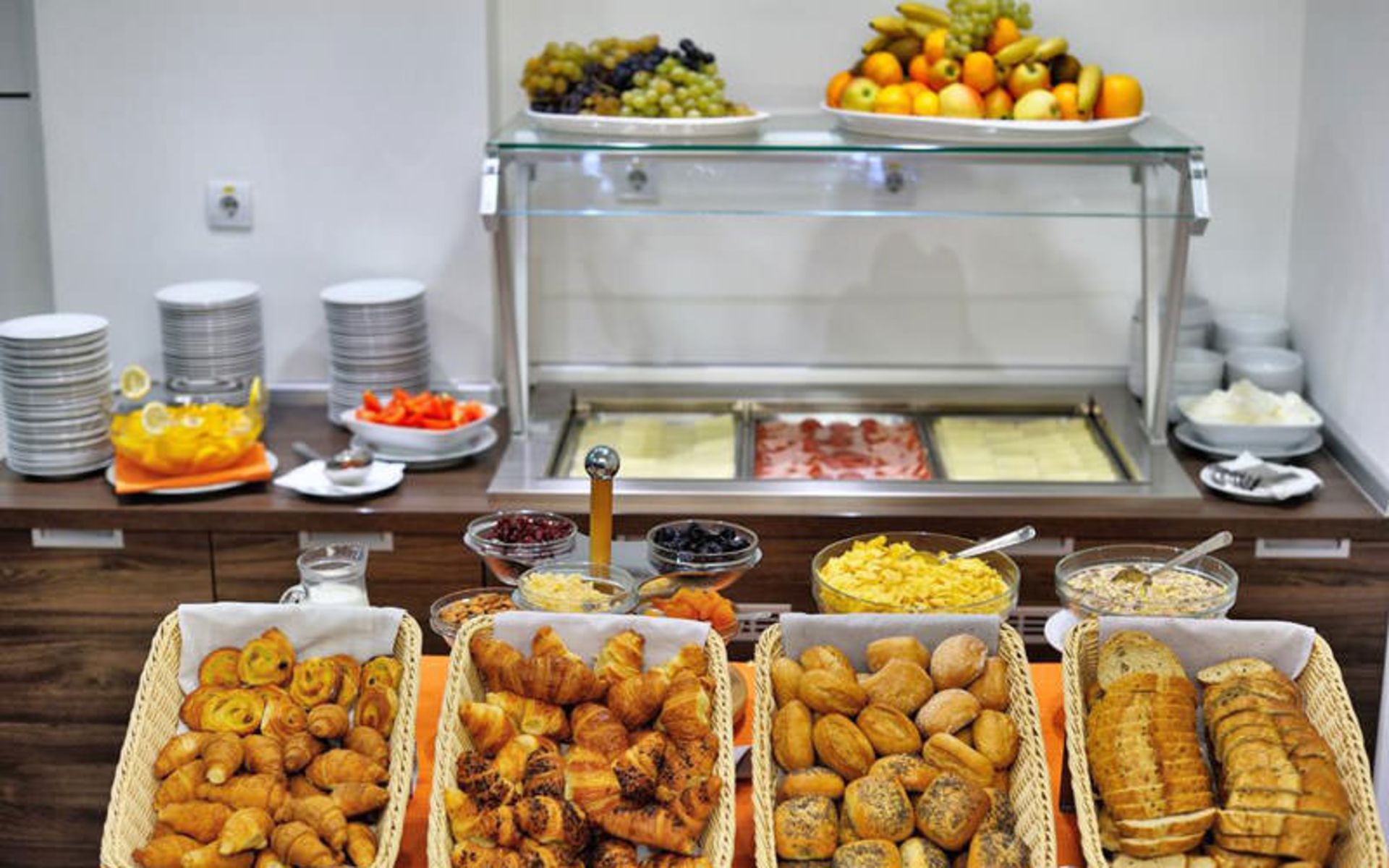 هتل ربرو (Hotel Rebro)