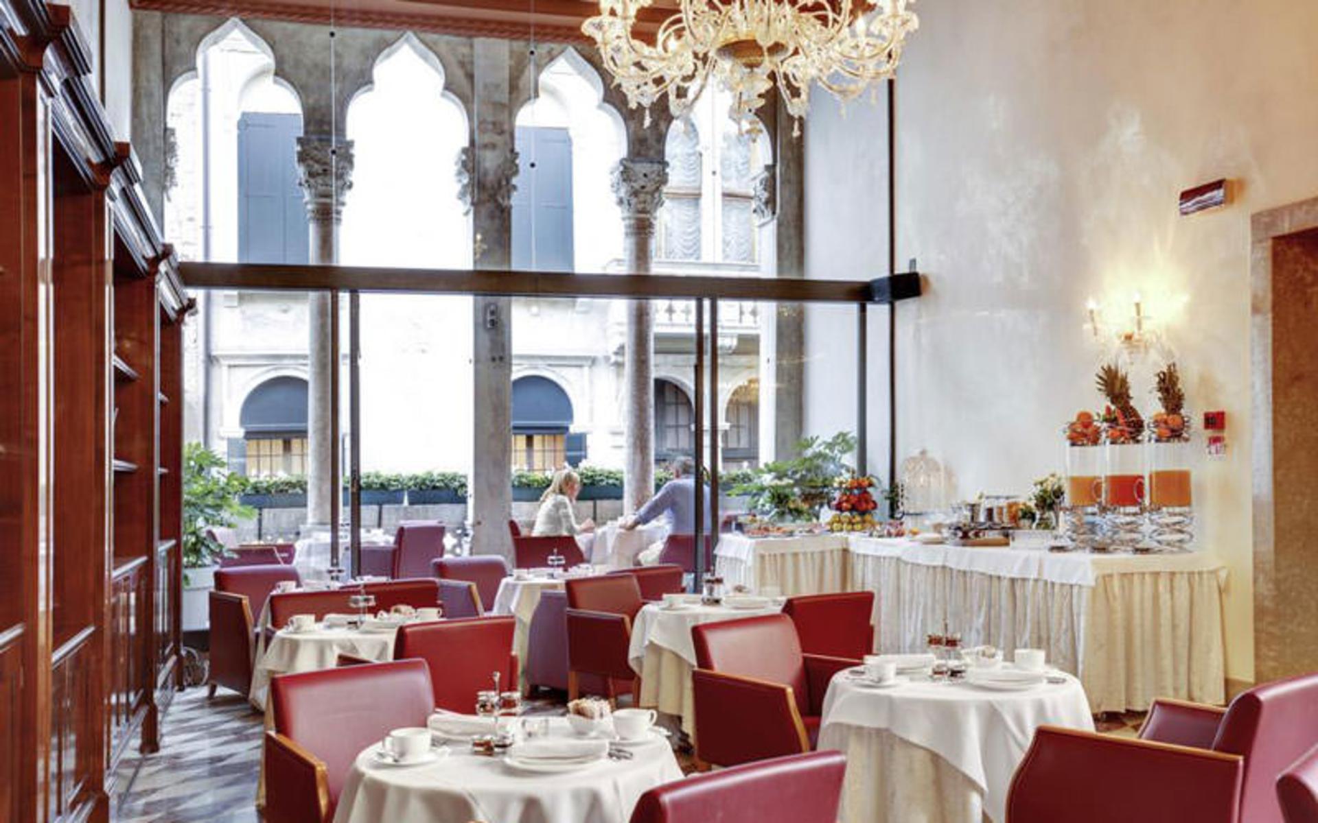 هتل دُنا پالاس (Hotel Donà Palace)