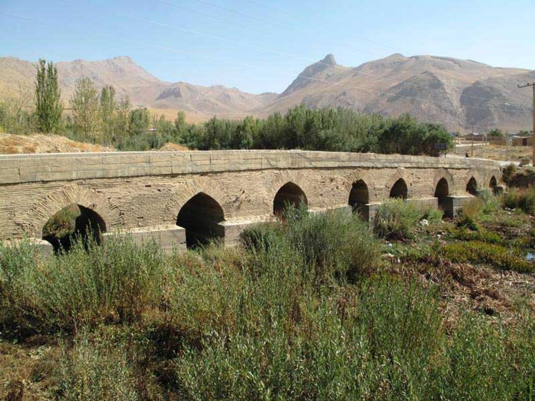 پل خراجی در حاشیه روستای خراجی