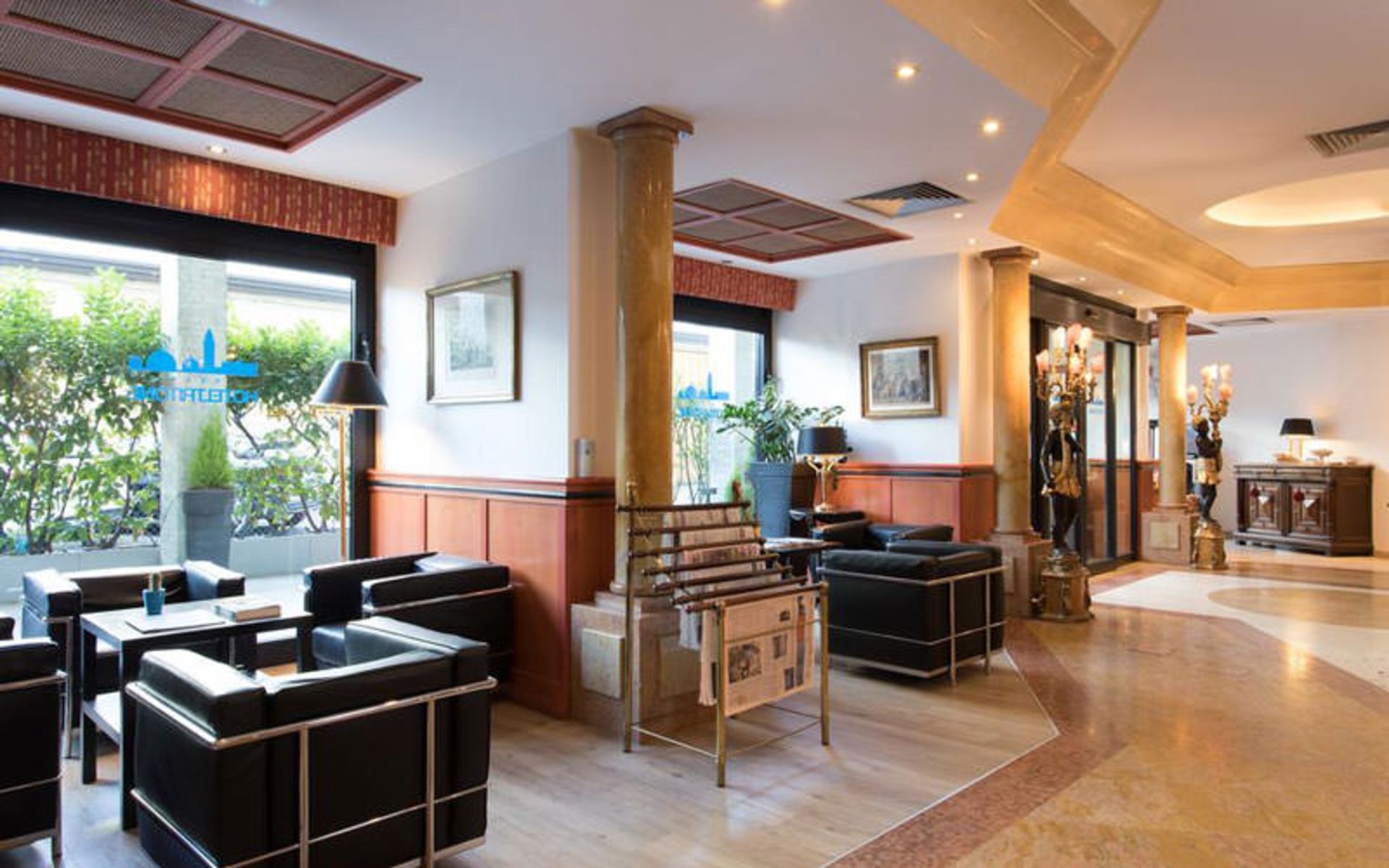 هتل تریتُن (Hotel Tritone)