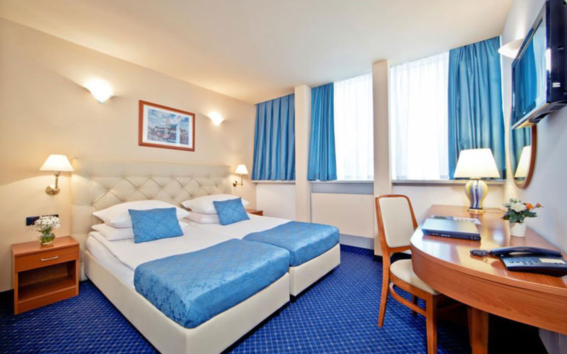 هتل سنترال (Hotel Central)