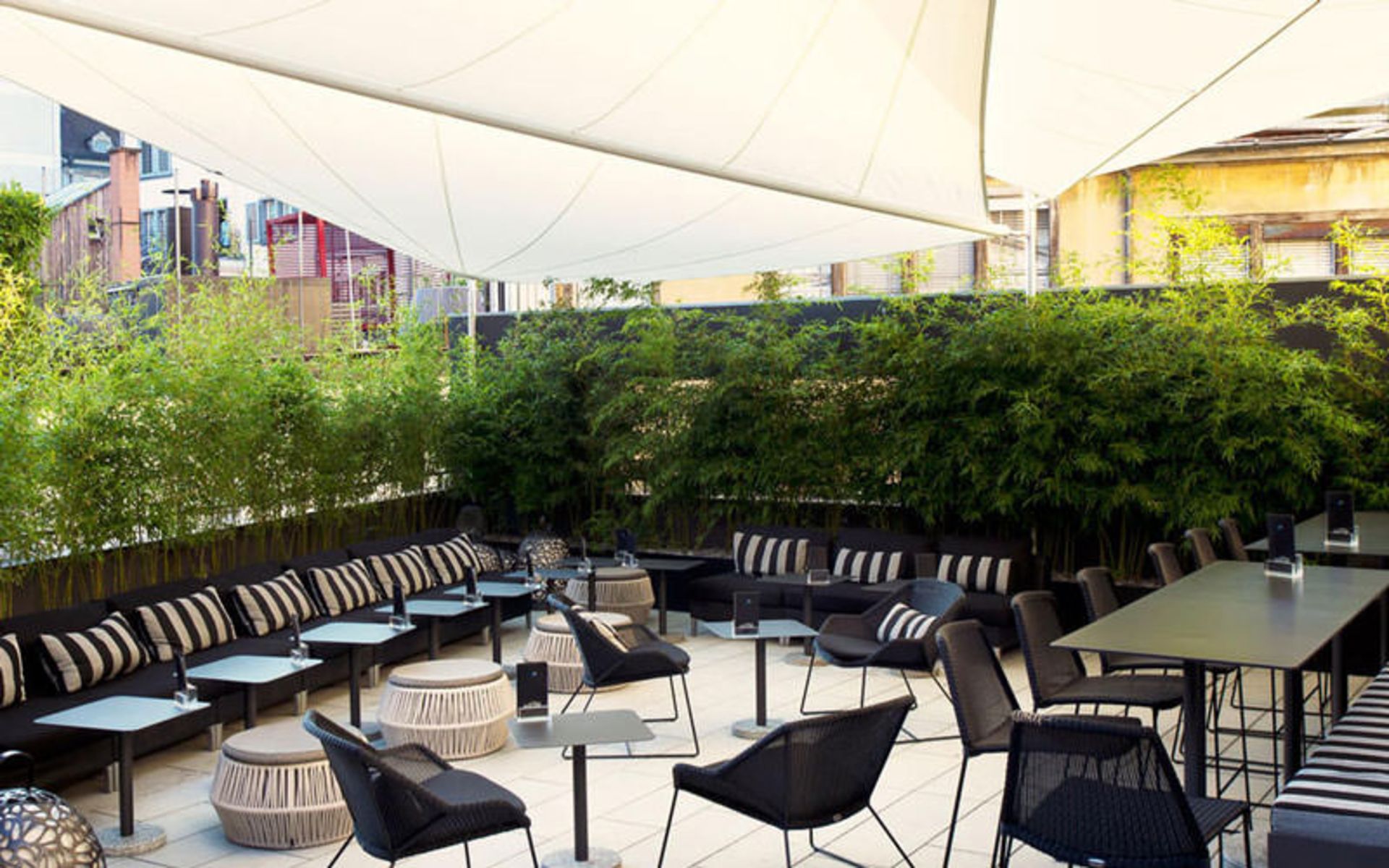 رستوران Al Fresco Garden
