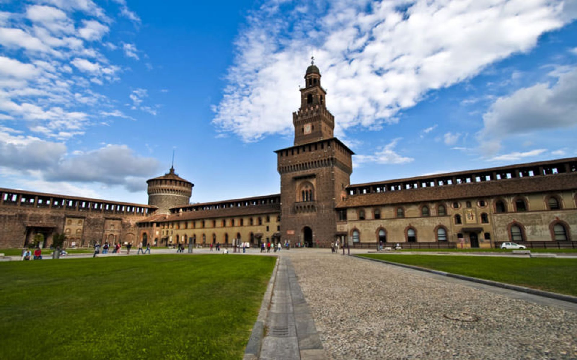 قلعه فورزسکو (Castello Sforzesco)