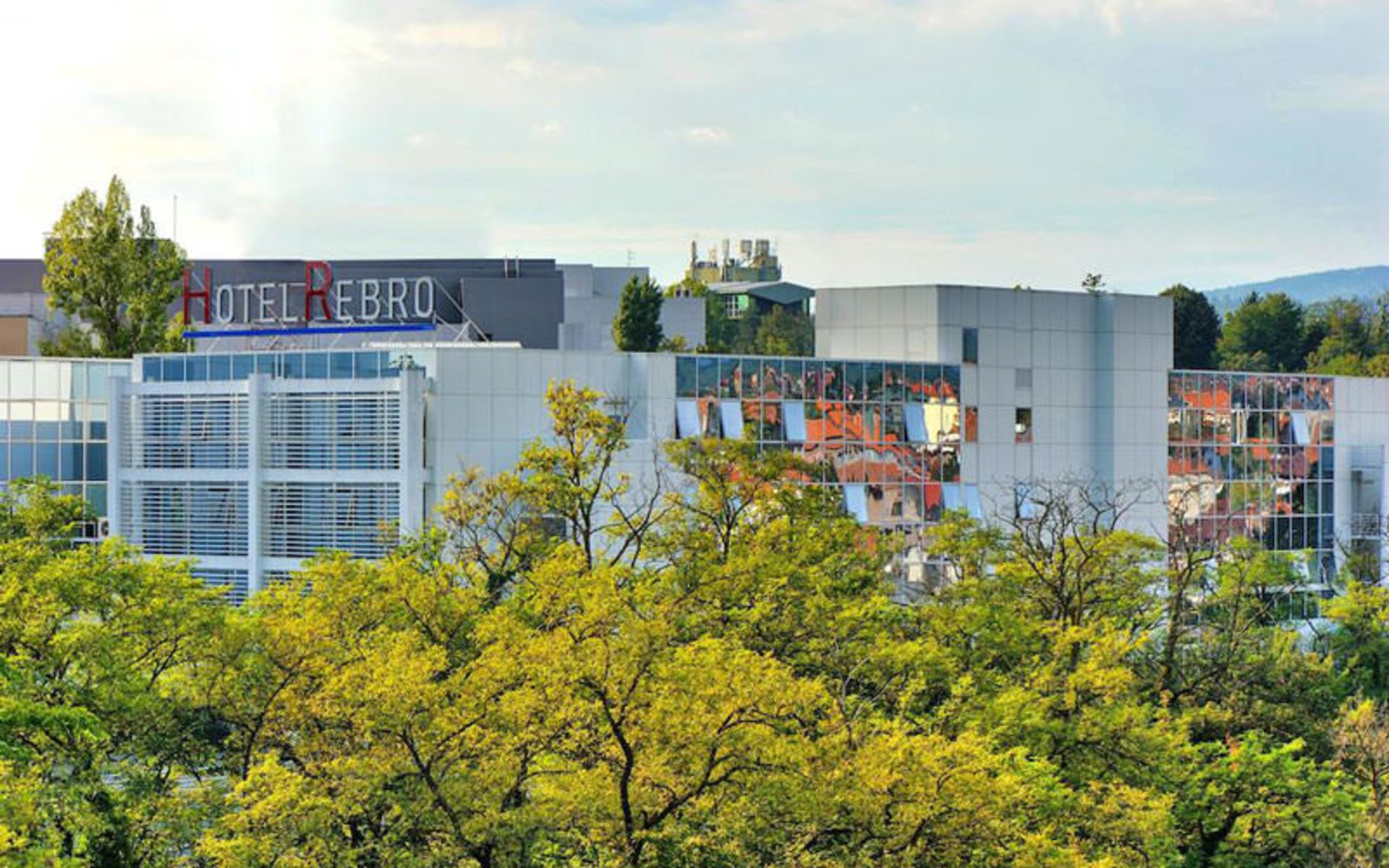 هتل ربرو (Hotel Rebro)