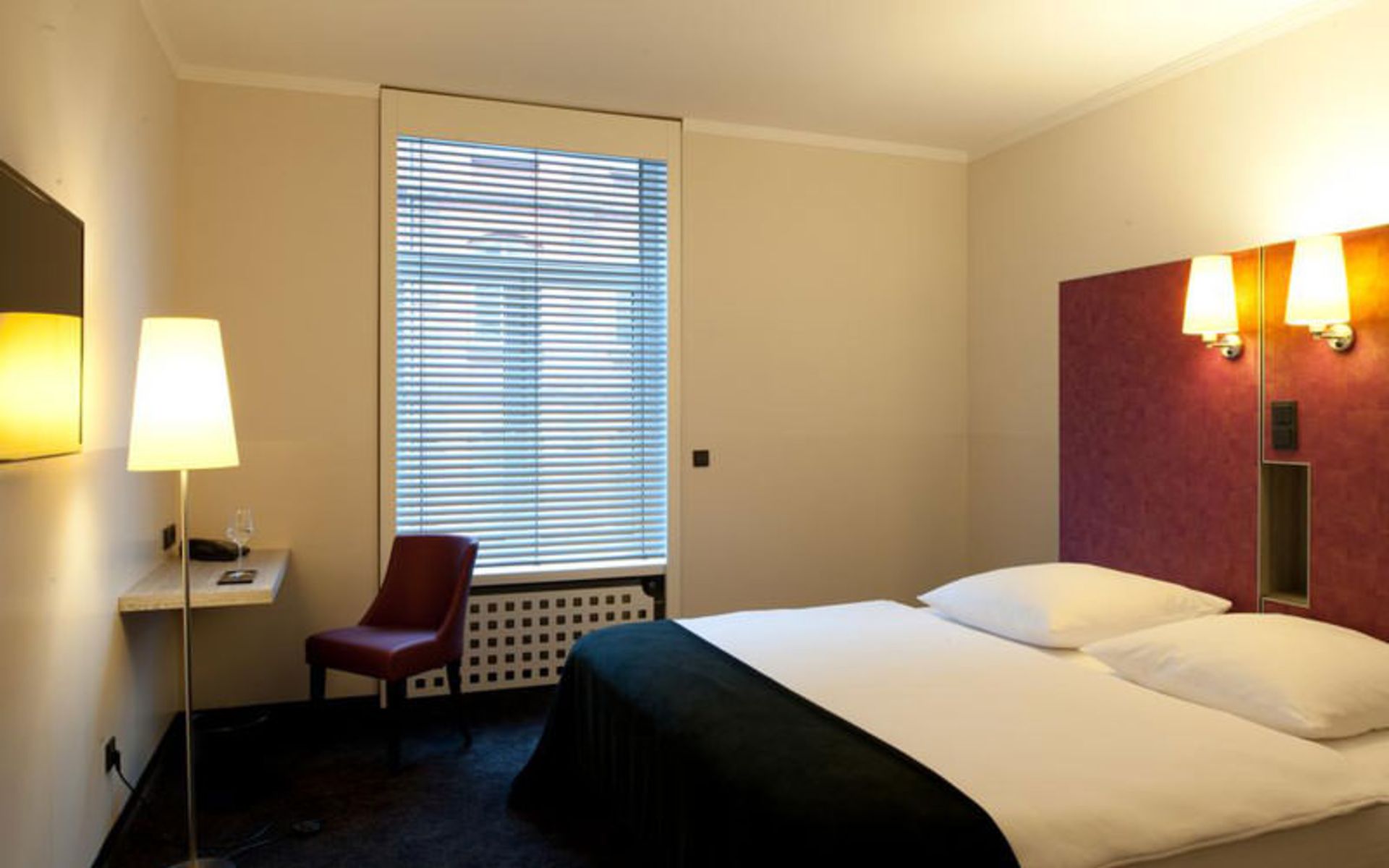 هتل توپاس (Hotel Topas)