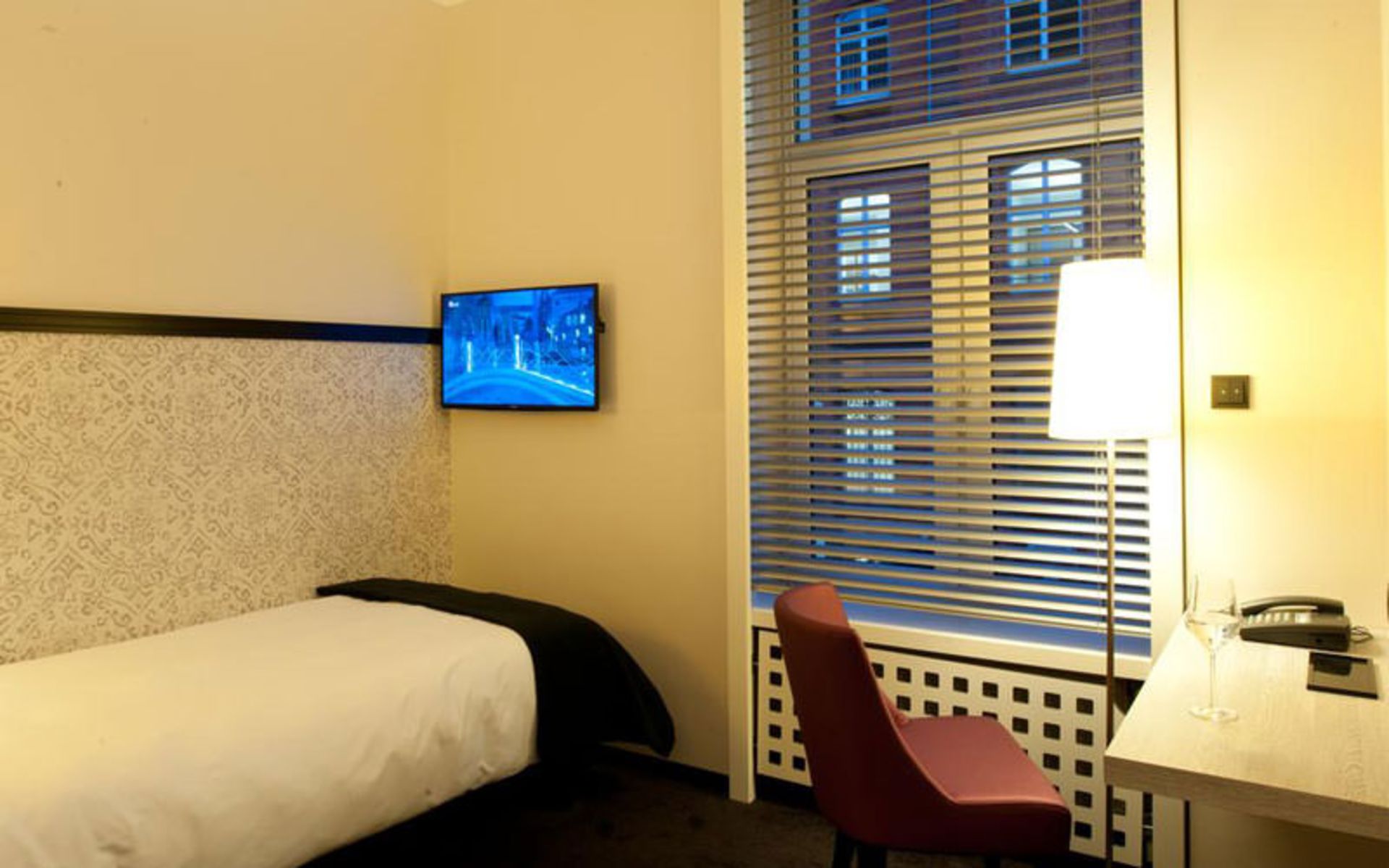 هتل توپاس (Hotel Topas)