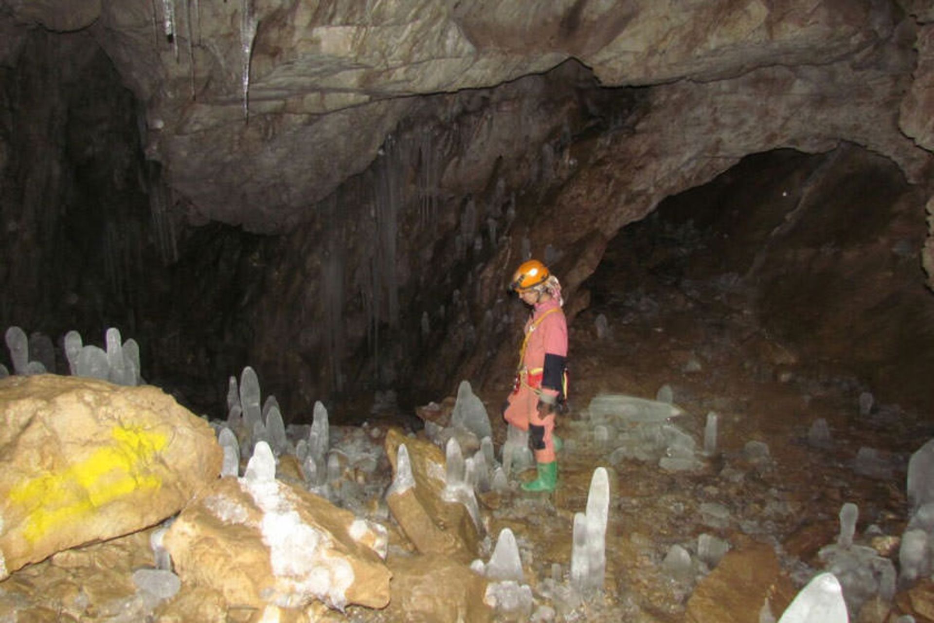 غار یخ مراد
