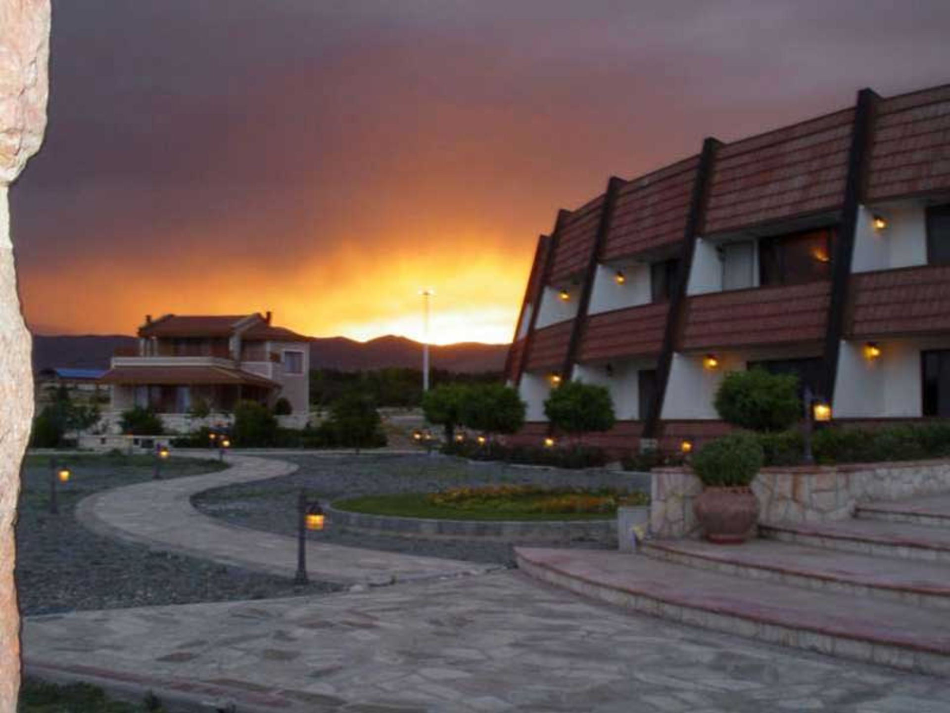 هتل دنیز (باری)