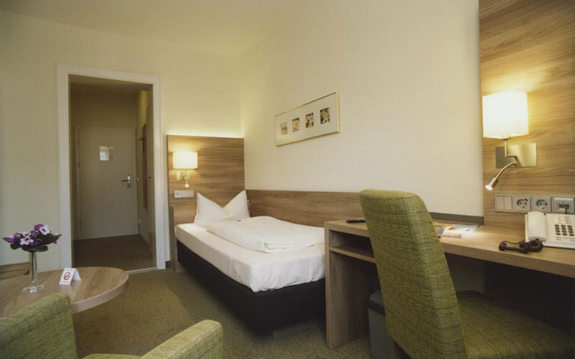 هتل جیدرمن (Hotel Jedermann)