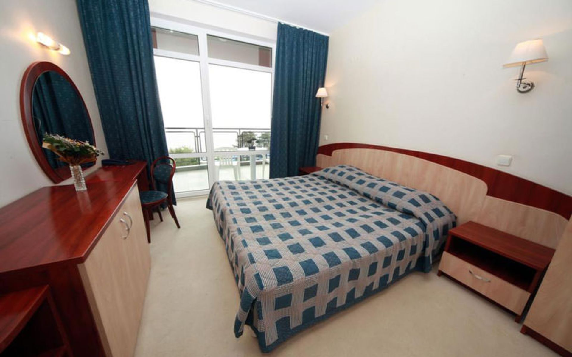 هتل لیلیا (Hotel Lilia)