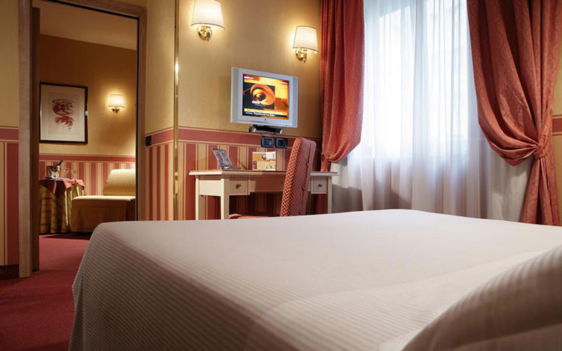 هتل تریتُن (Hotel Tritone)