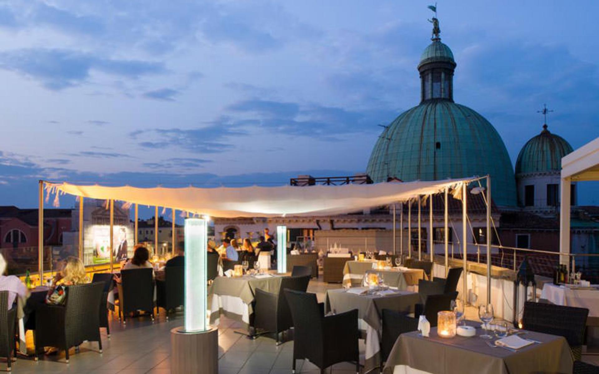 هتل کارلتون آن دِ گرند کانال (Hotel Carlton On The Grand Canal)