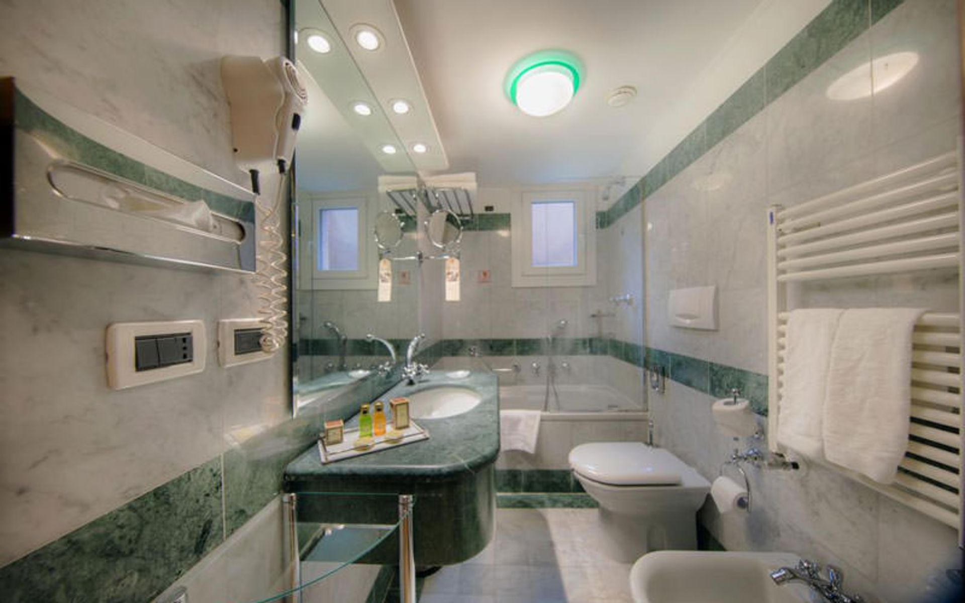 هتل کلمبینا (Hotel Colombina)