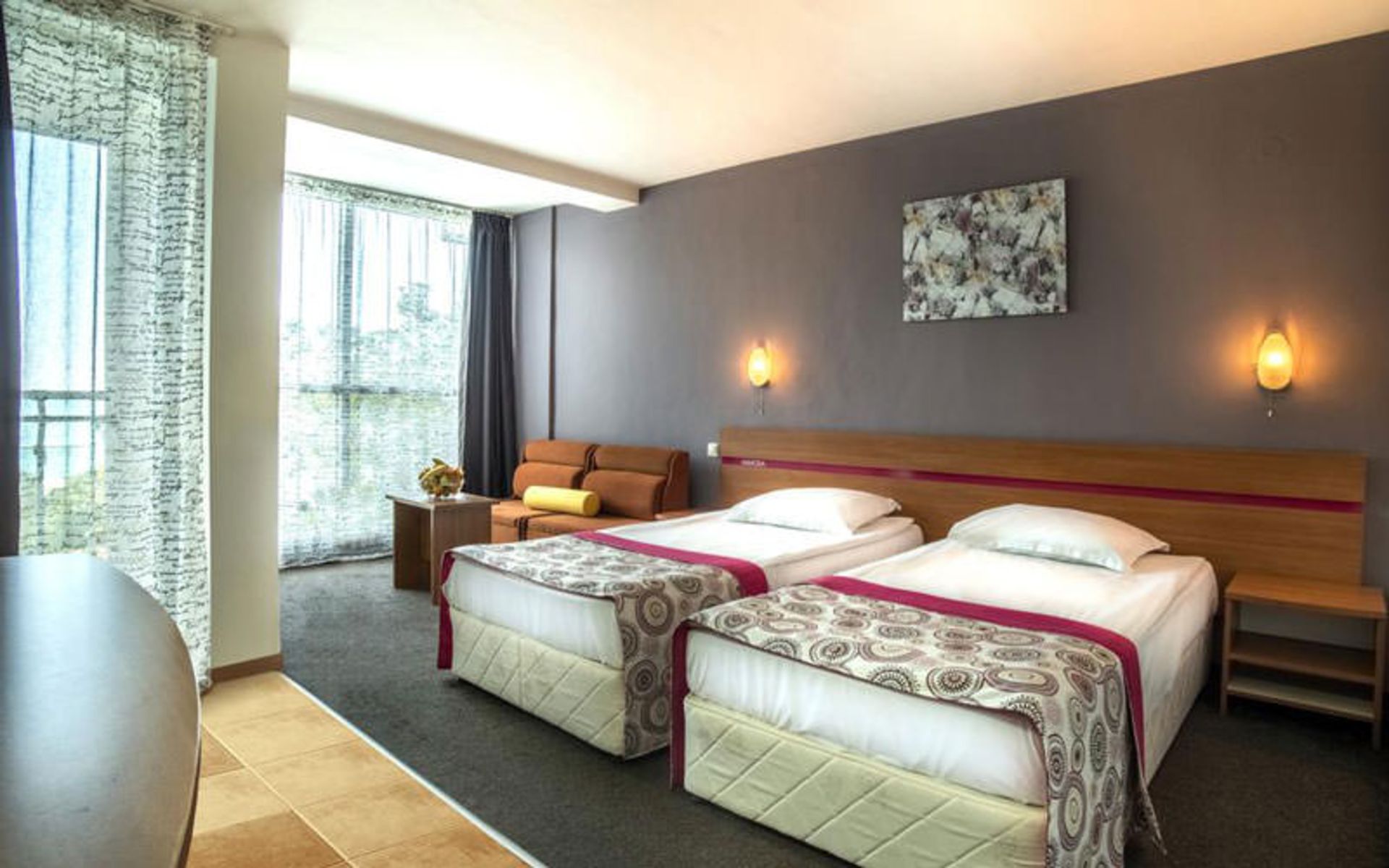 هتل کوو میموسا سان شاین (COOEE Mimosa Sunshine Hotel)