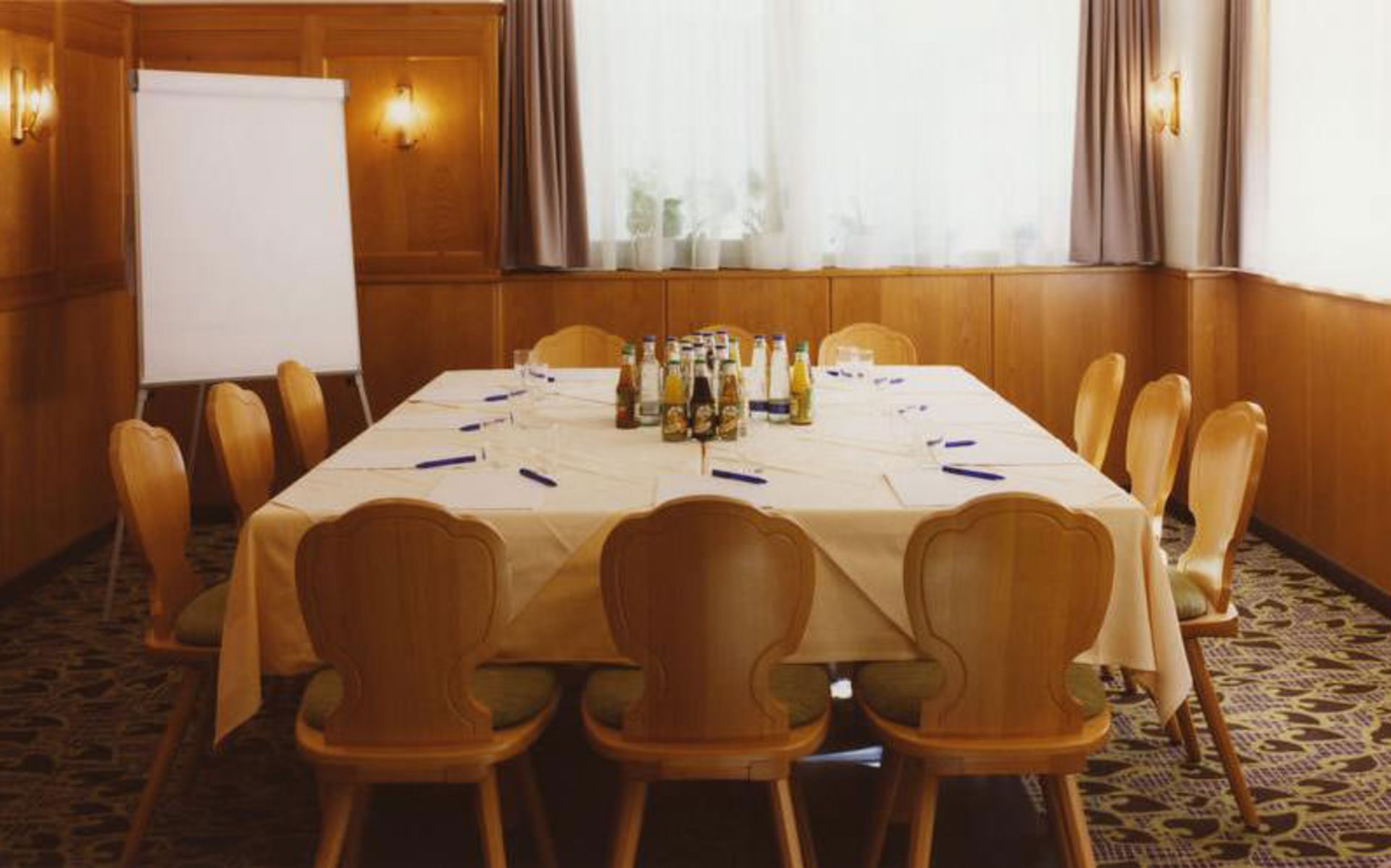 هتل جیدرمن (Hotel Jedermann)