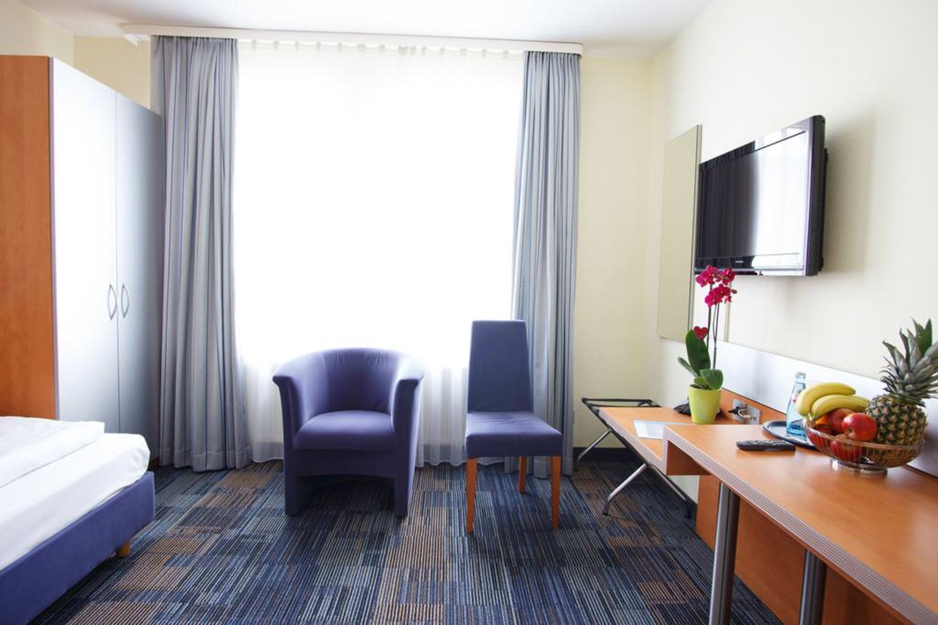 هتل سناتور (Senator Hotel)