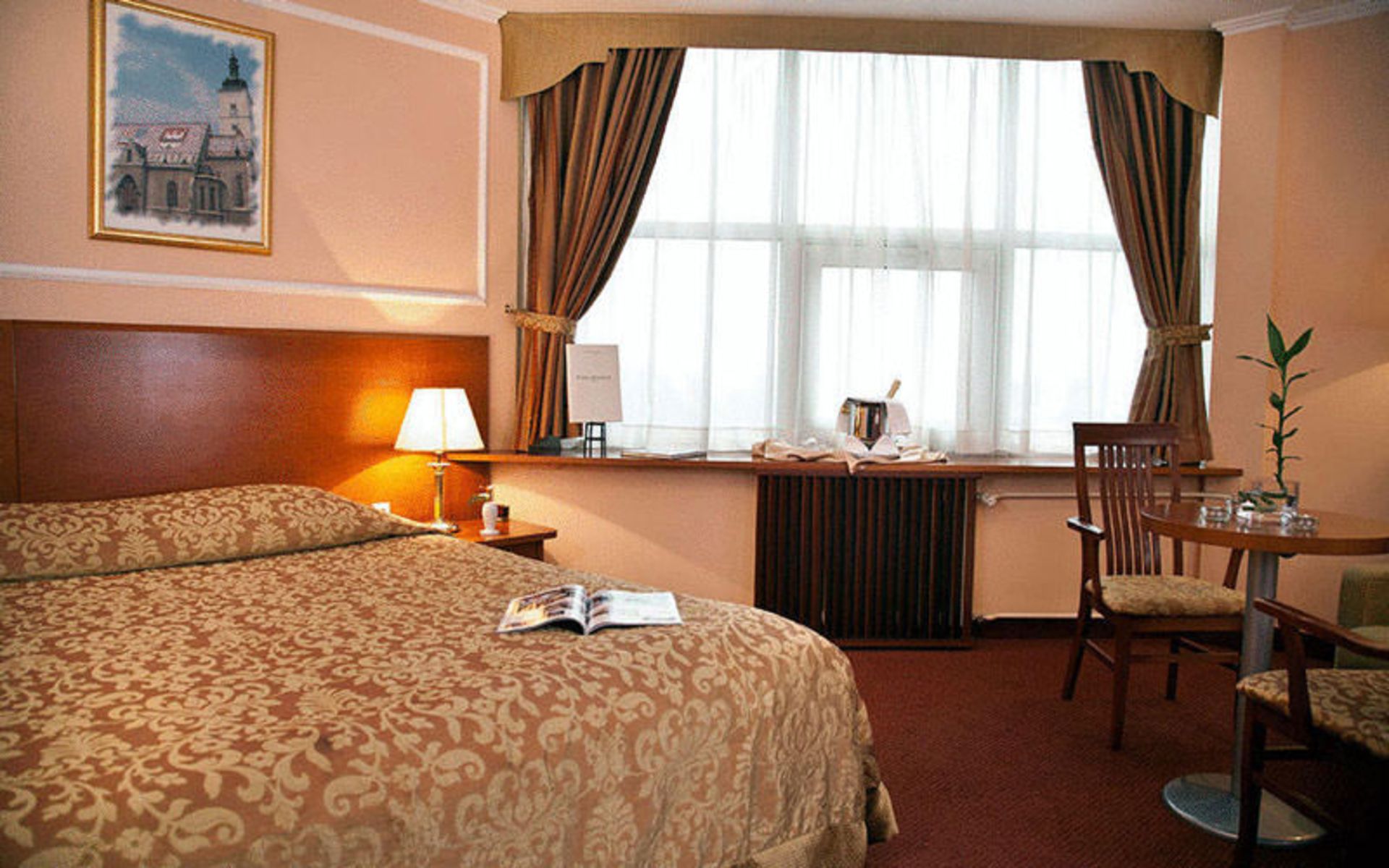 هتل هالیدی (Hotel Holiday)