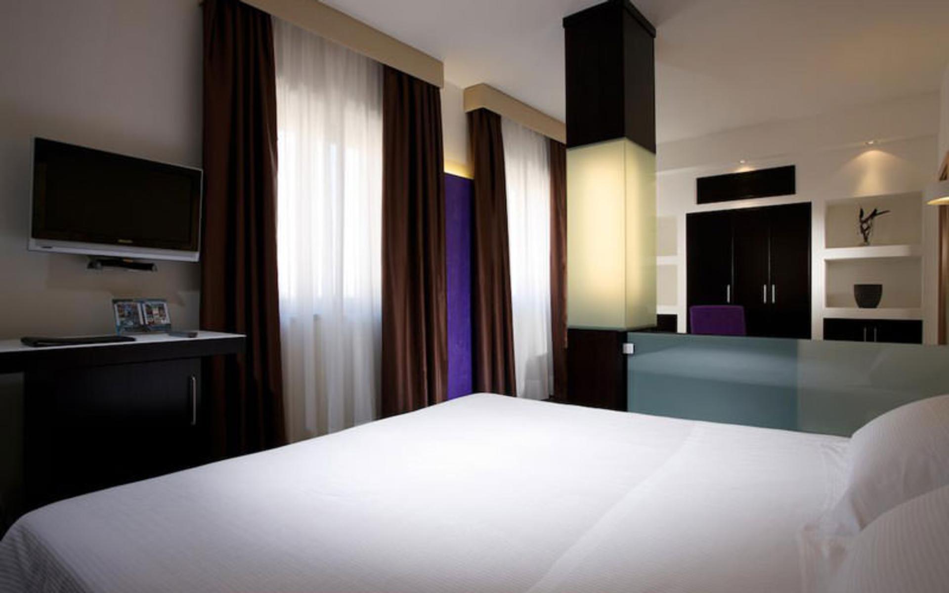 هتل تریتُن (Hotel Tritone)
