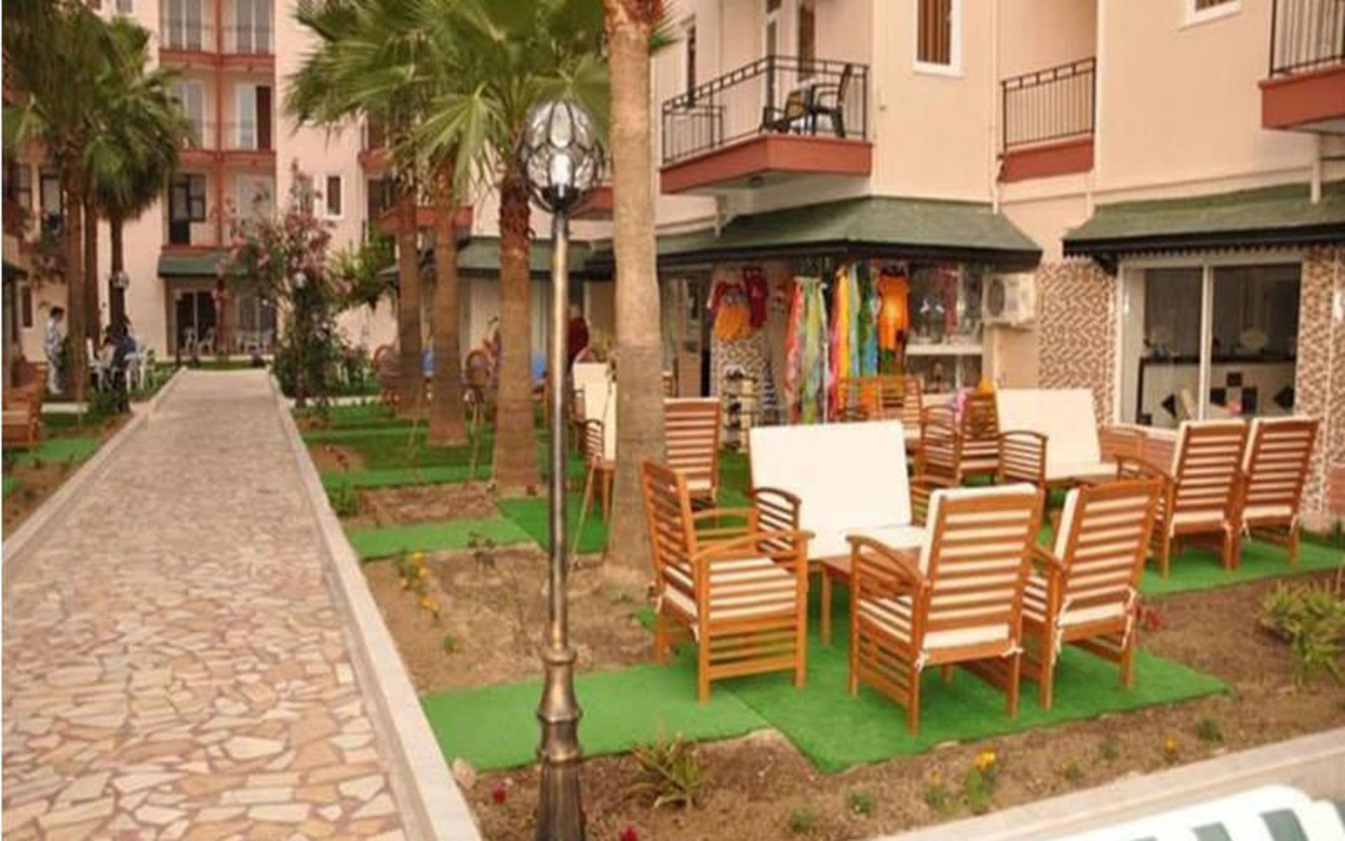 هتل آستور بیچ (Astor Beach Hotel)