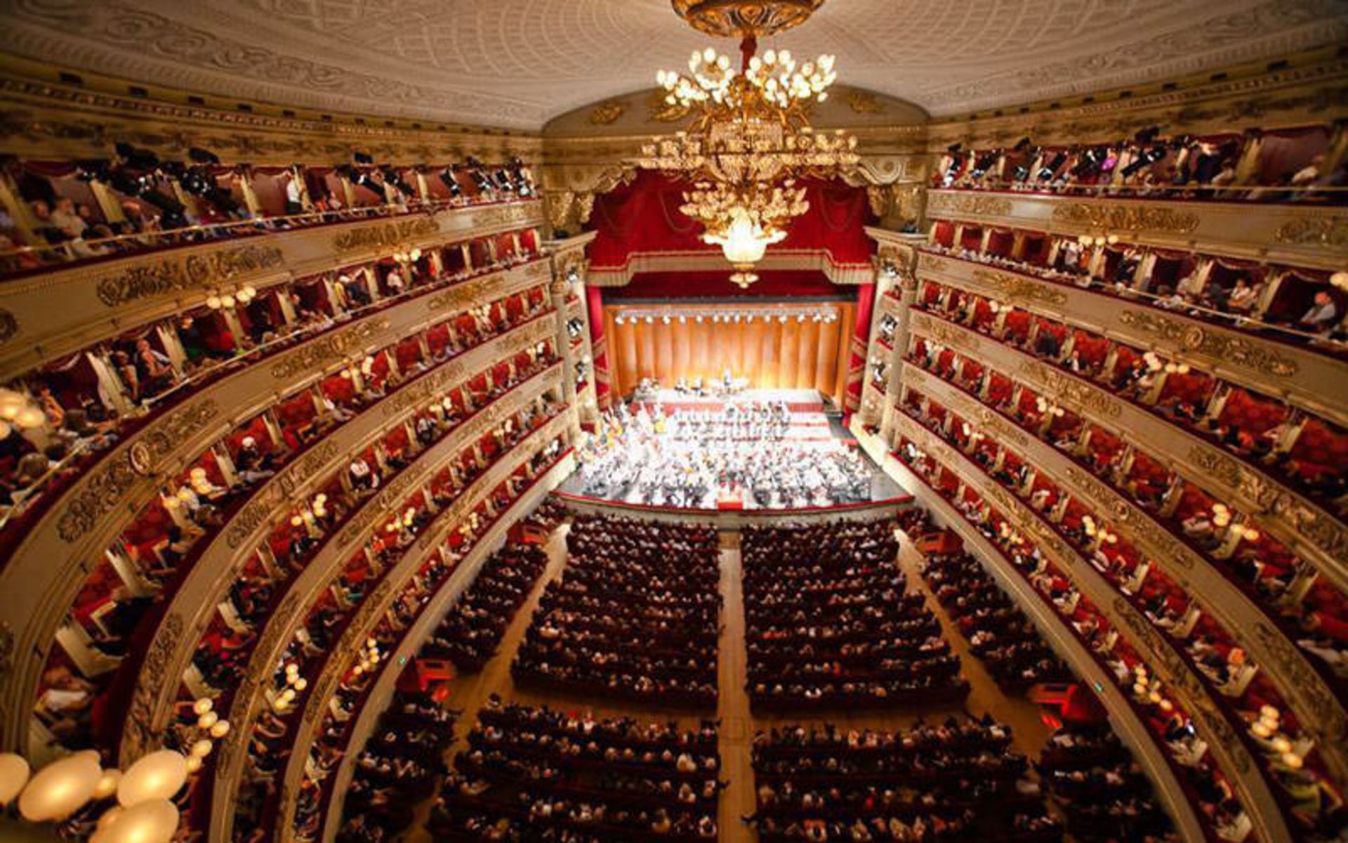 تالار آلااسکالا (Teatro Alla Scala)