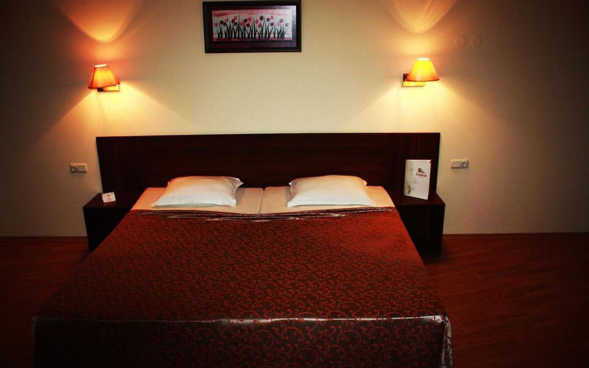 هتل سنترال (Hotel Central)