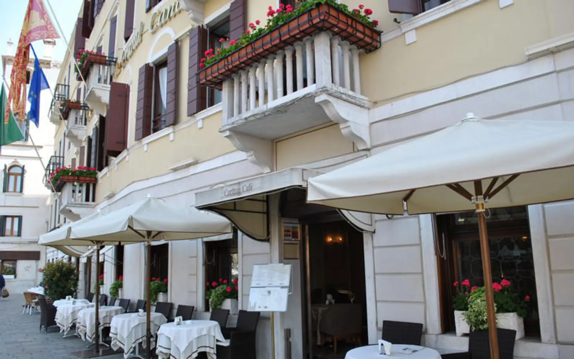 هتل کارلتون آن دِ گرند کانال (Hotel Carlton On The Grand Canal)