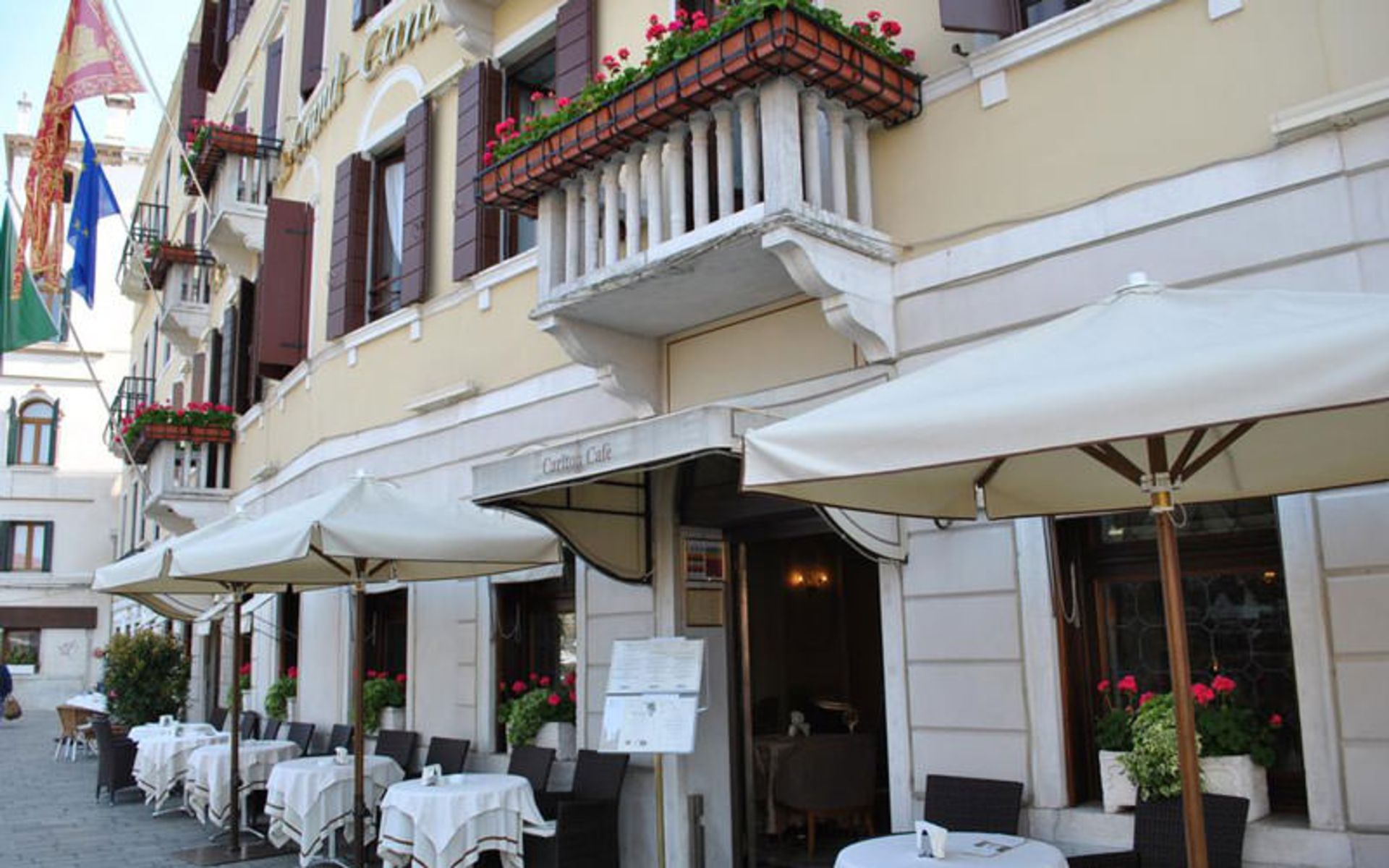هتل کارلتون آن دِ گرند کانال (Hotel Carlton On The Grand Canal)
