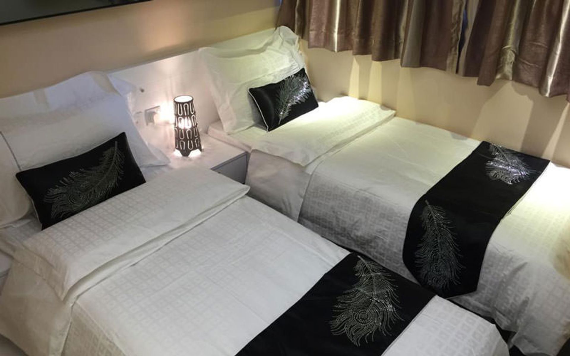 هتل گلکسی (Galaxy Hotel)