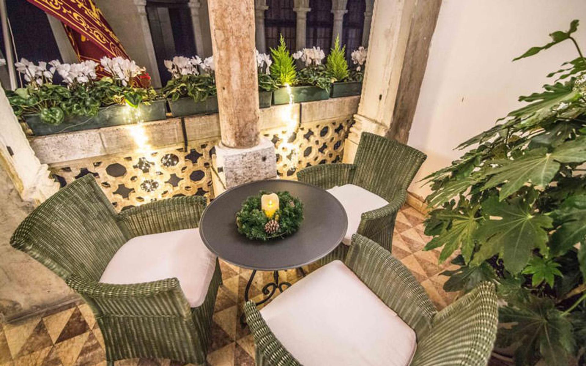 هتل دُنا پالاس (Hotel Donà Palace)