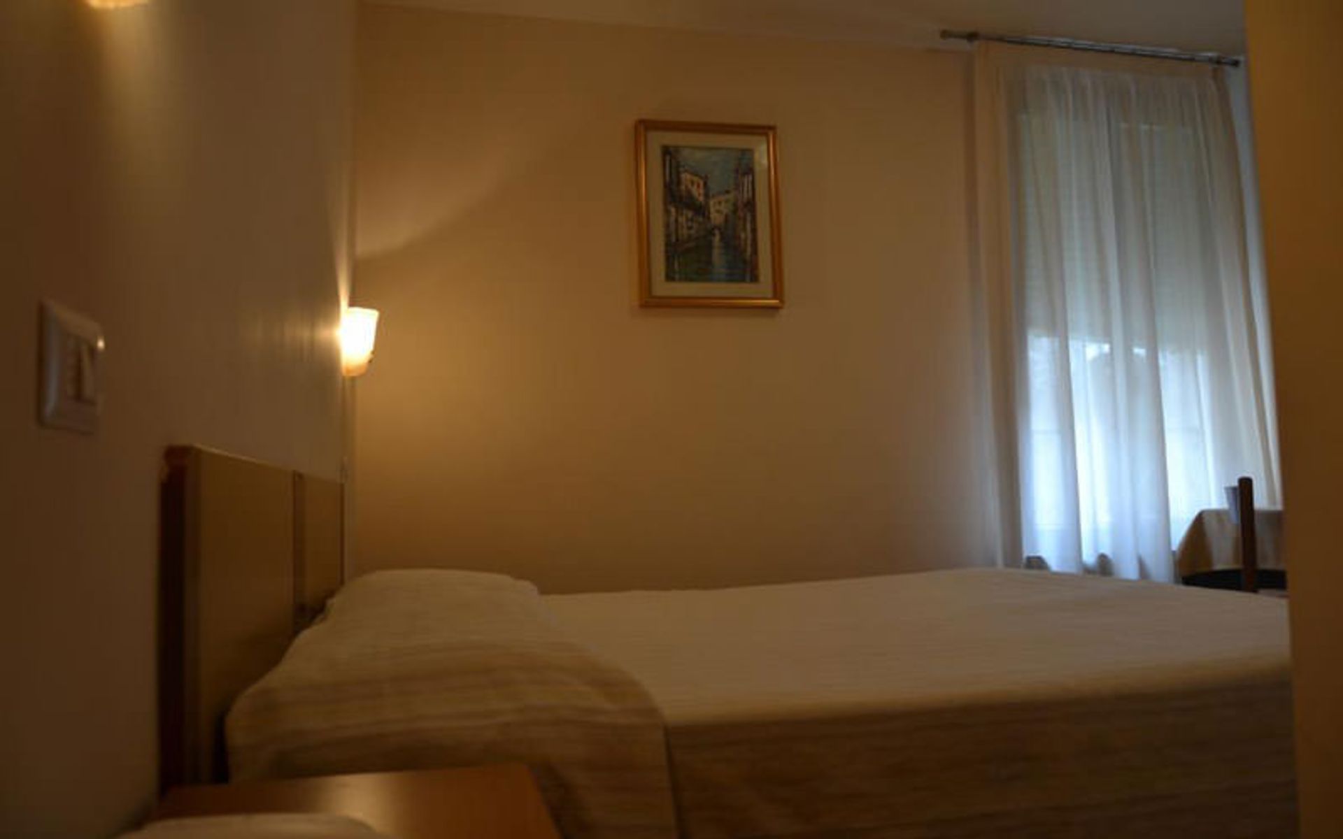 هتل کانادا (Hotel Canada)