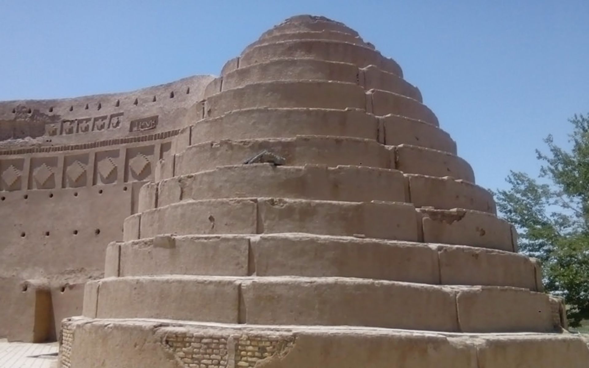 یخدان‌های دوقلو سیرجان
