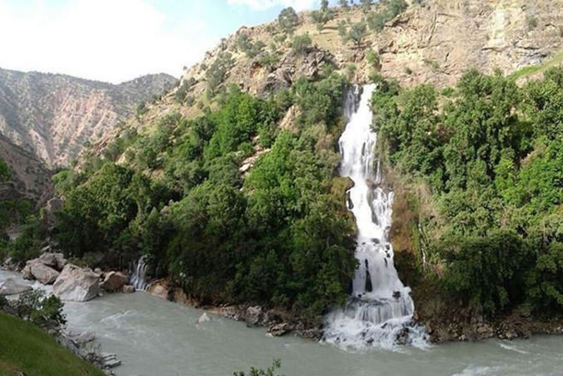 آبشار نگین