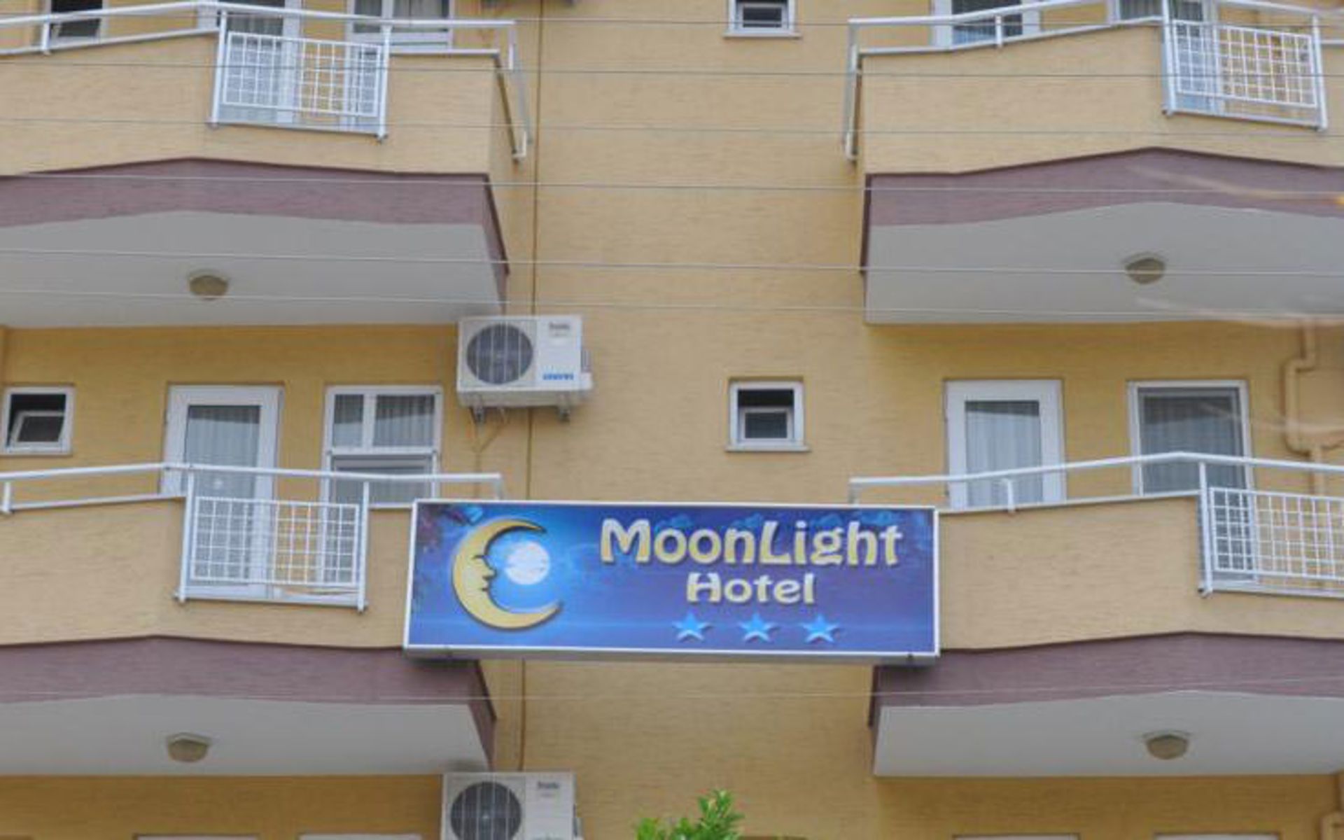 هتل مون لایت (Moonlight Hotel)
