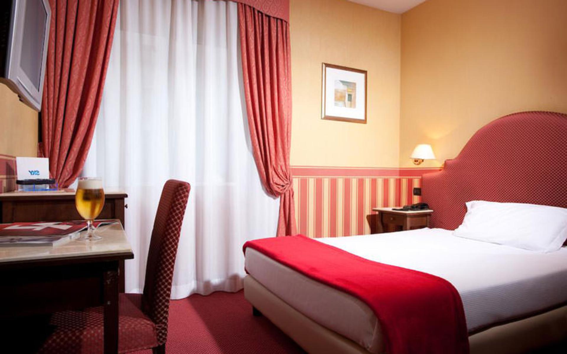 هتل تریتُن (Hotel Tritone)