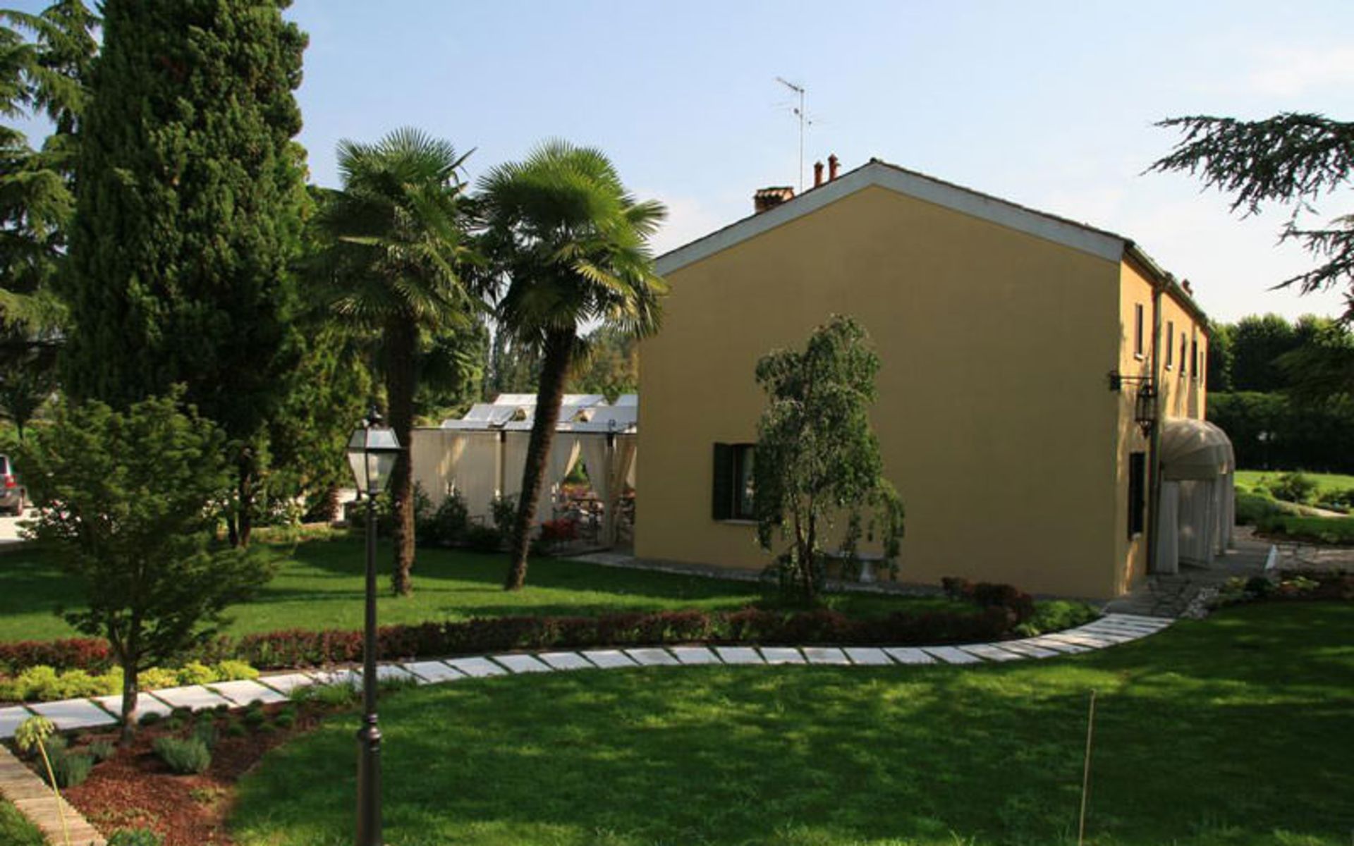 هتل لا رسکوسا (Hotel La Rescossa)