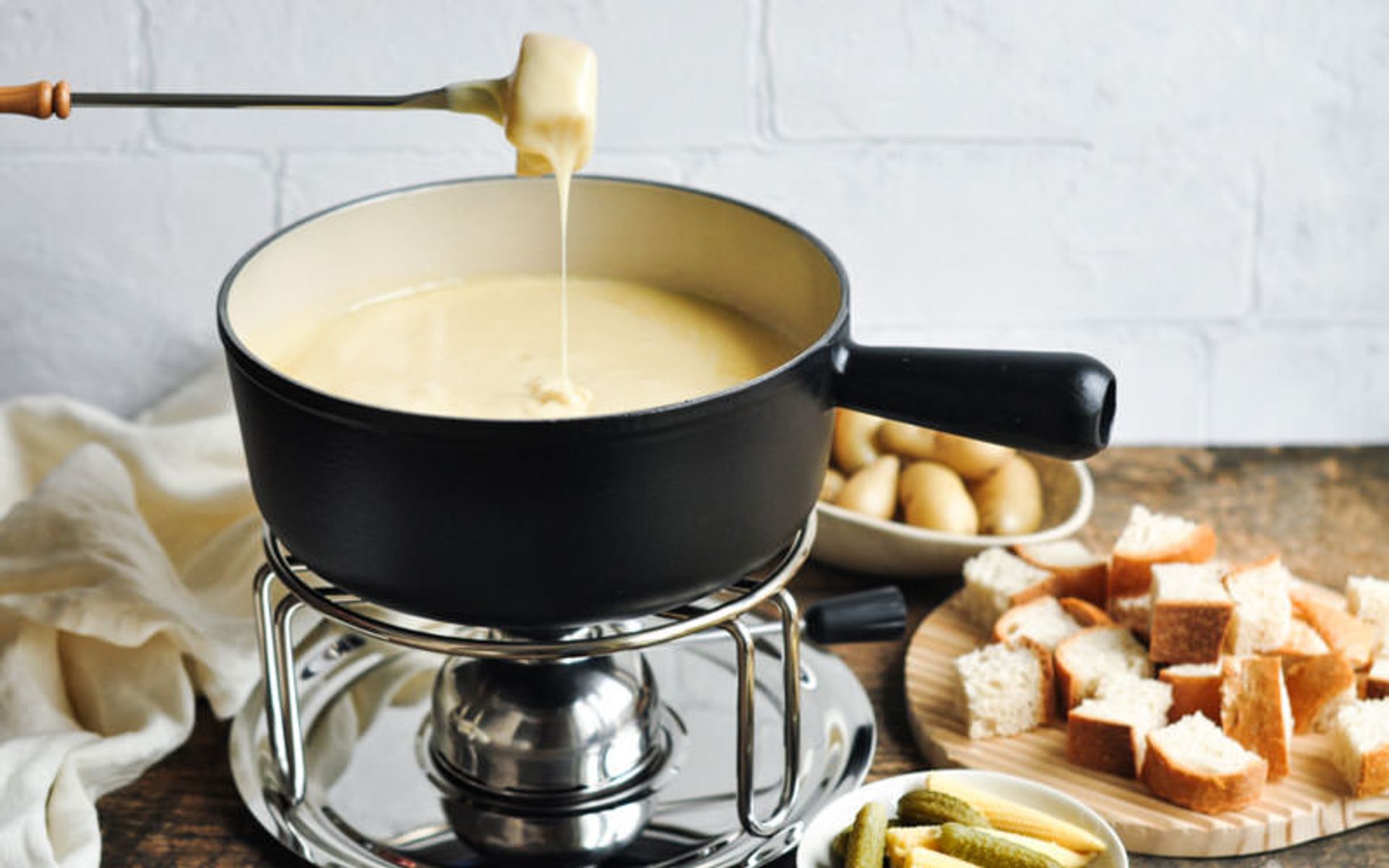 فوندوی پنیر (Cheese fondue)