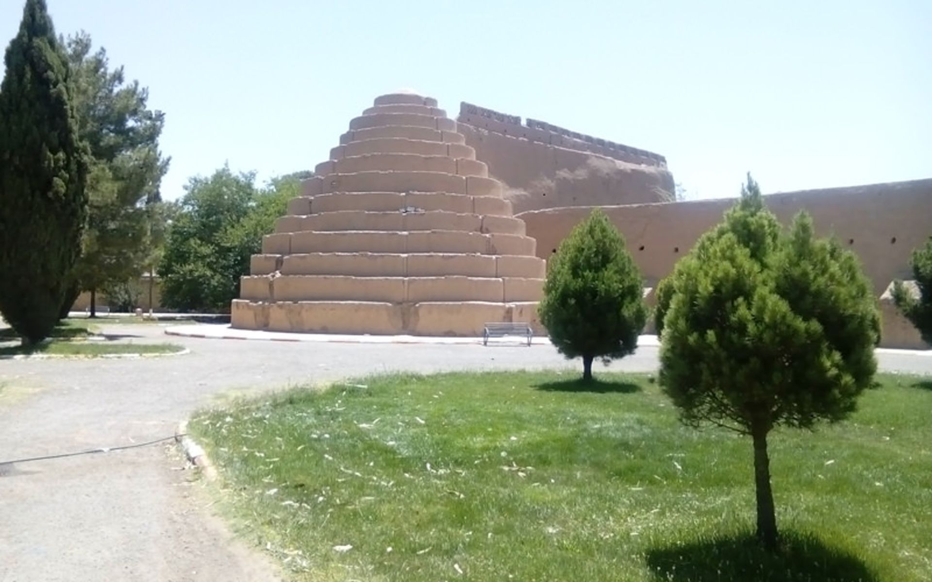 یخدان‌های دوقلو سیرجان