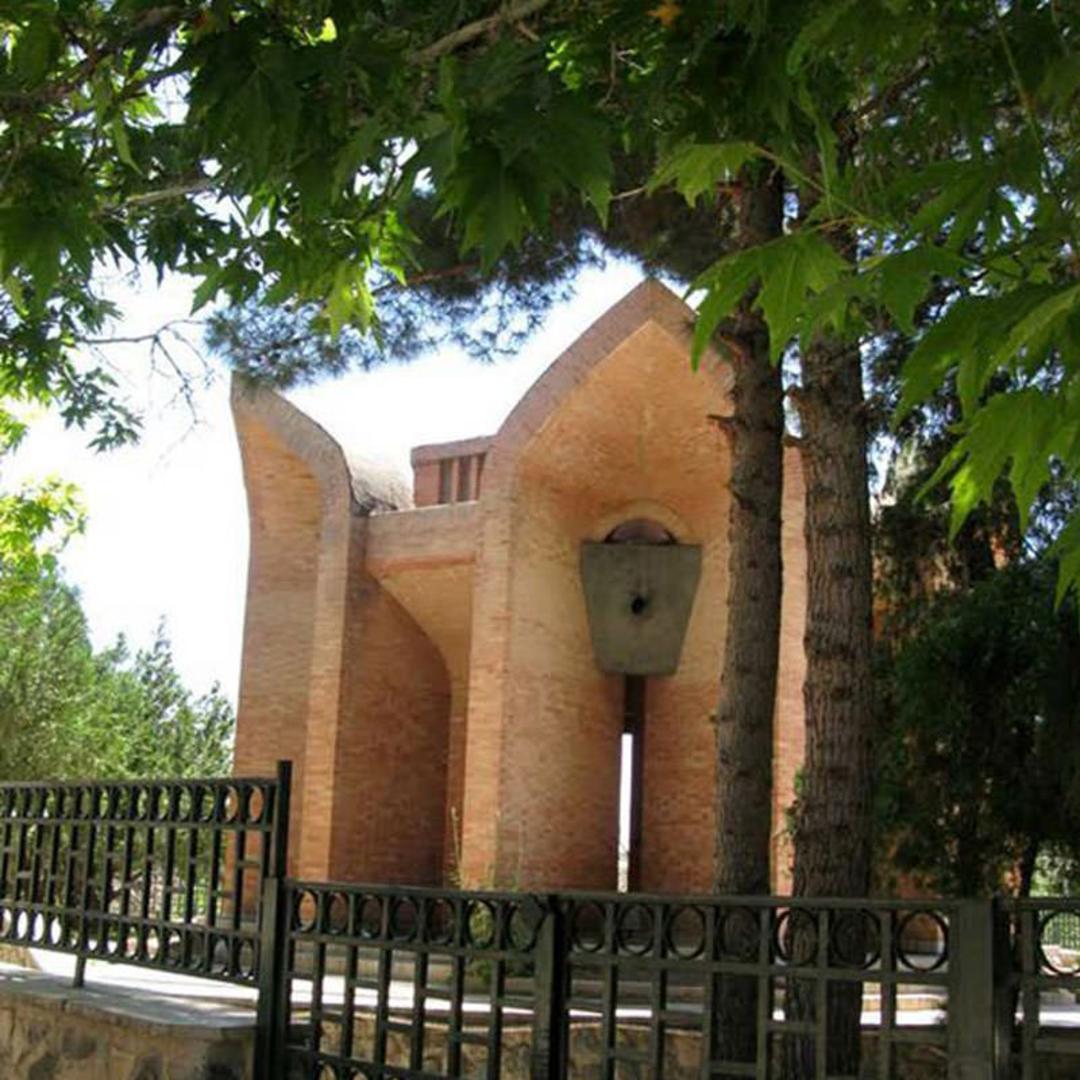 آرامگاه ابن یمین فریومدی